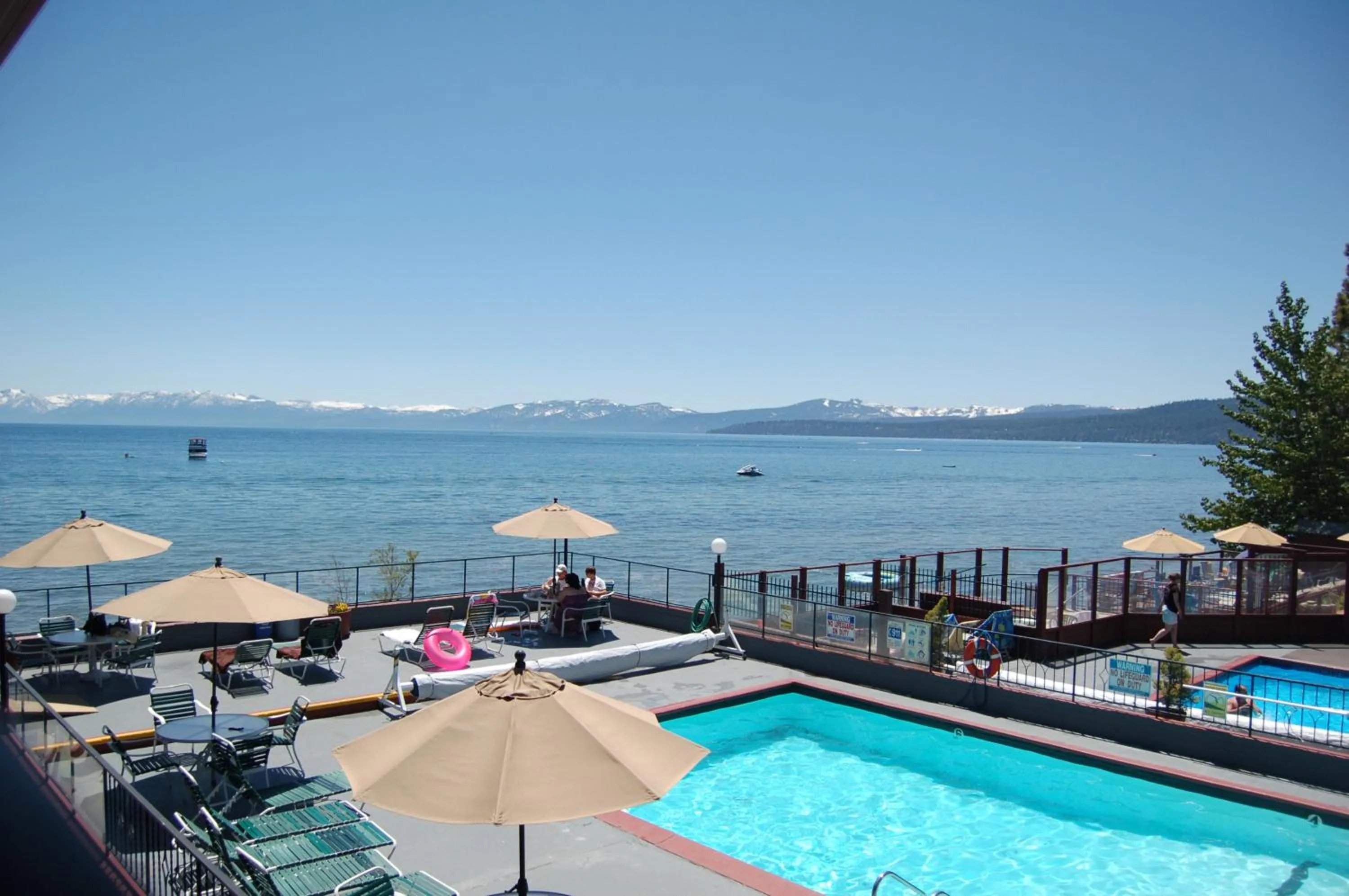 Swimming pool in Crown Motel