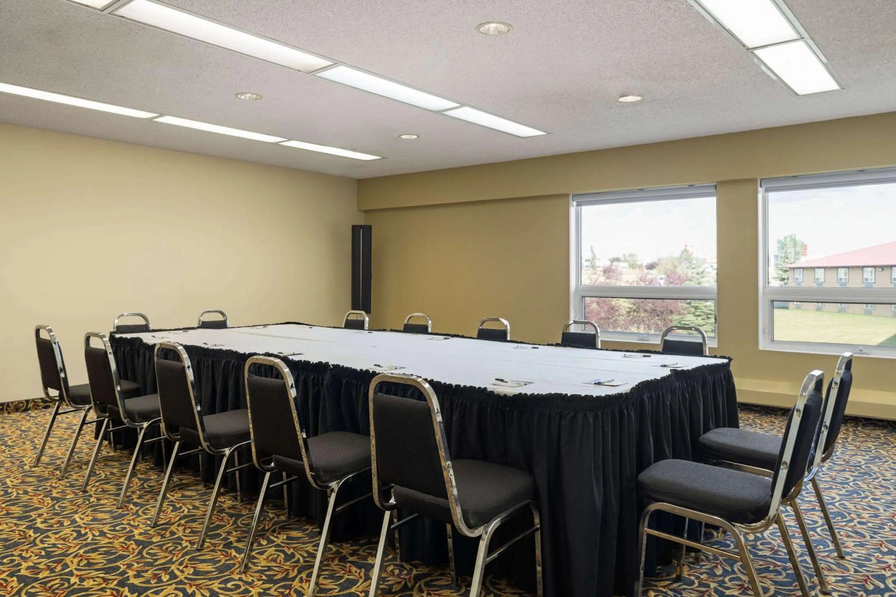 Meeting/conference room in Super 8 by Wyndham Sherwood Park/Edmonton Area