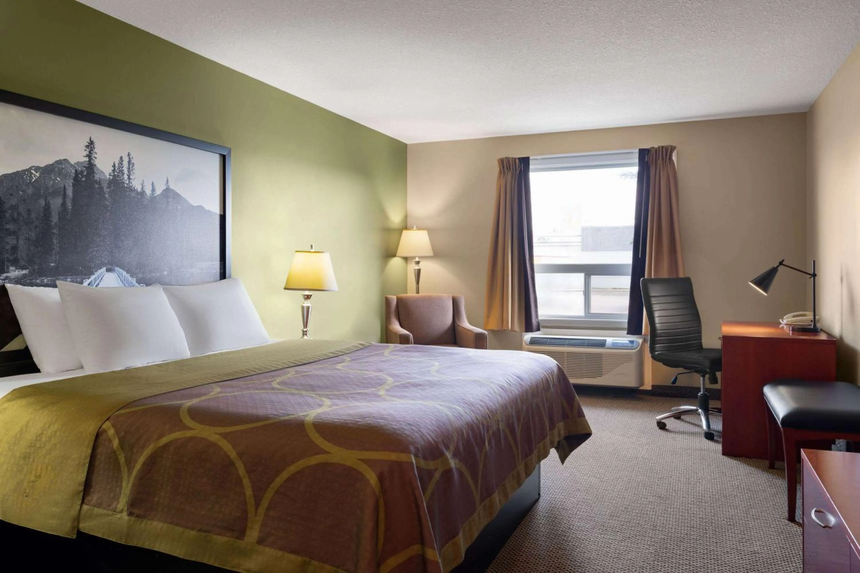 Photo of the whole room, Bed in Super 8 by Wyndham Sherwood Park/Edmonton Area