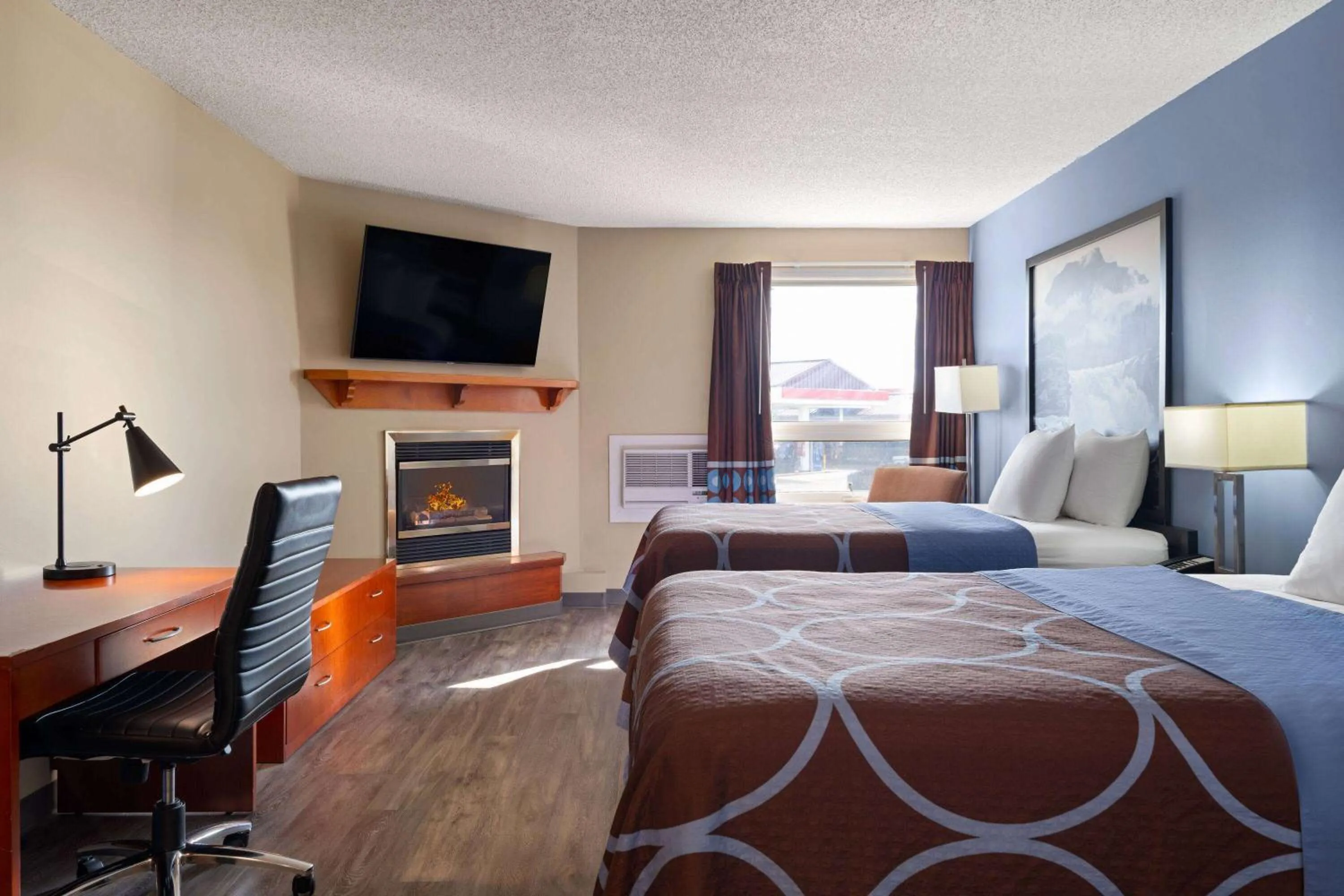 Photo of the whole room, Bed in Super 8 by Wyndham Sherwood Park/Edmonton Area