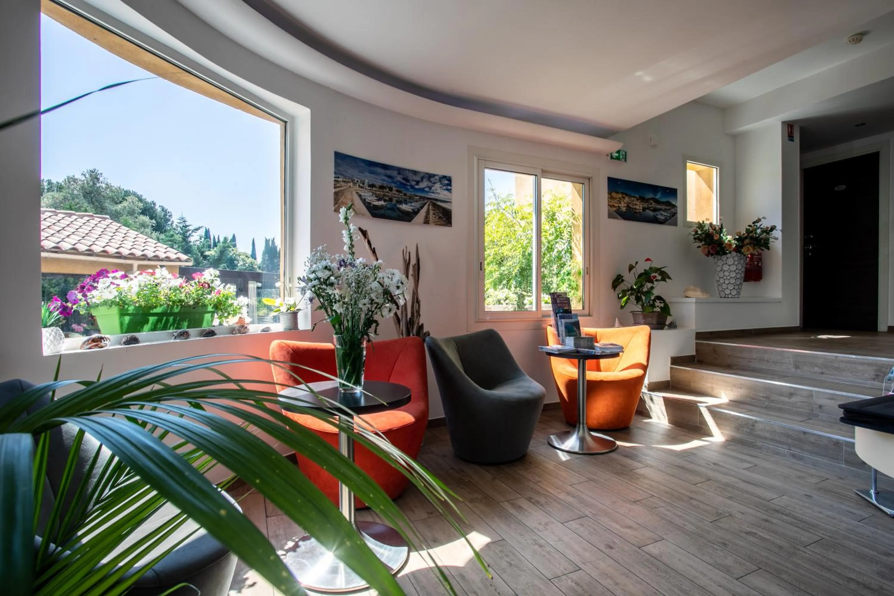 Lobby or reception in Hôtel Corniche du Liouquet