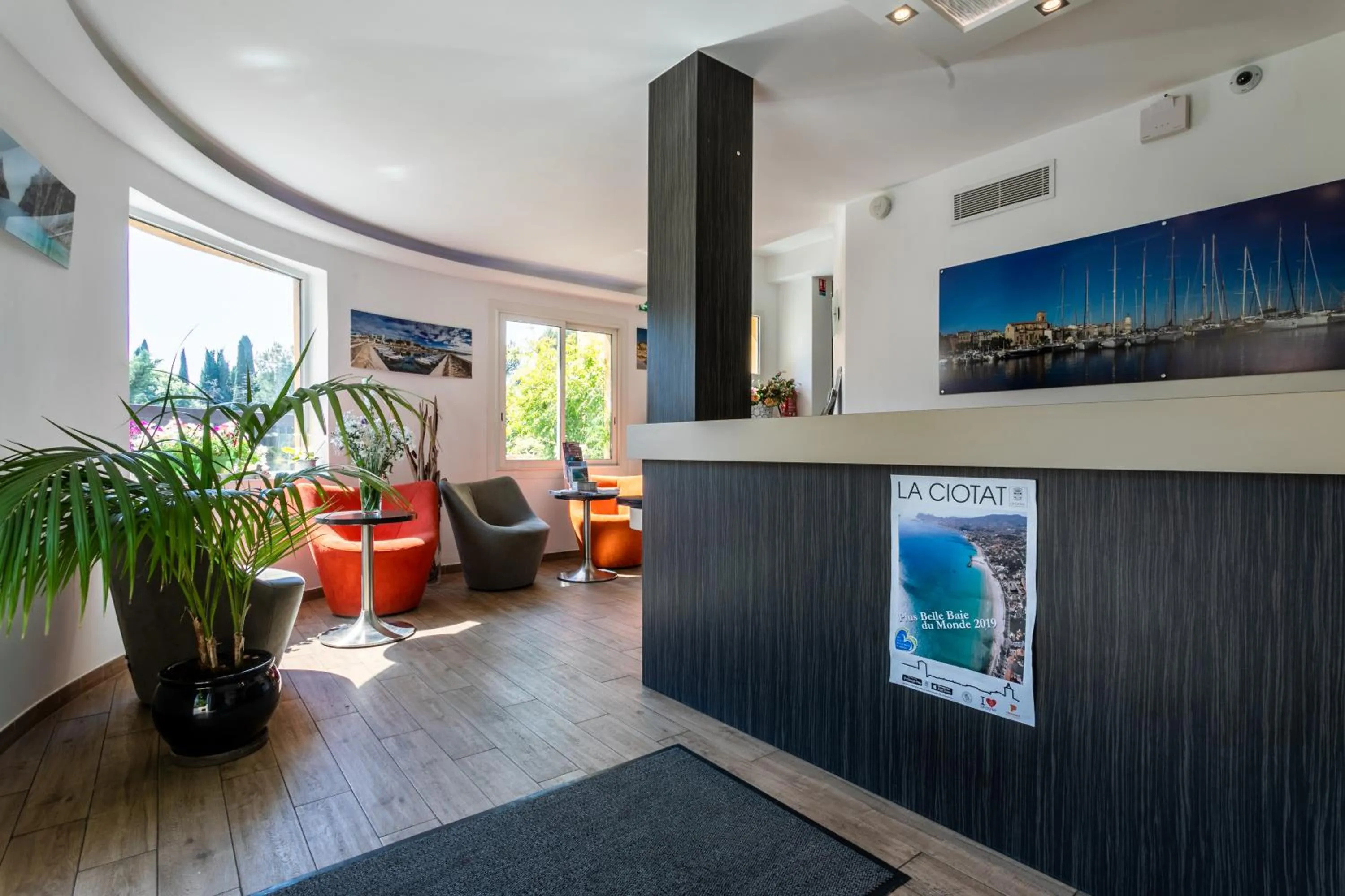 Lobby or reception in Hôtel Corniche du Liouquet