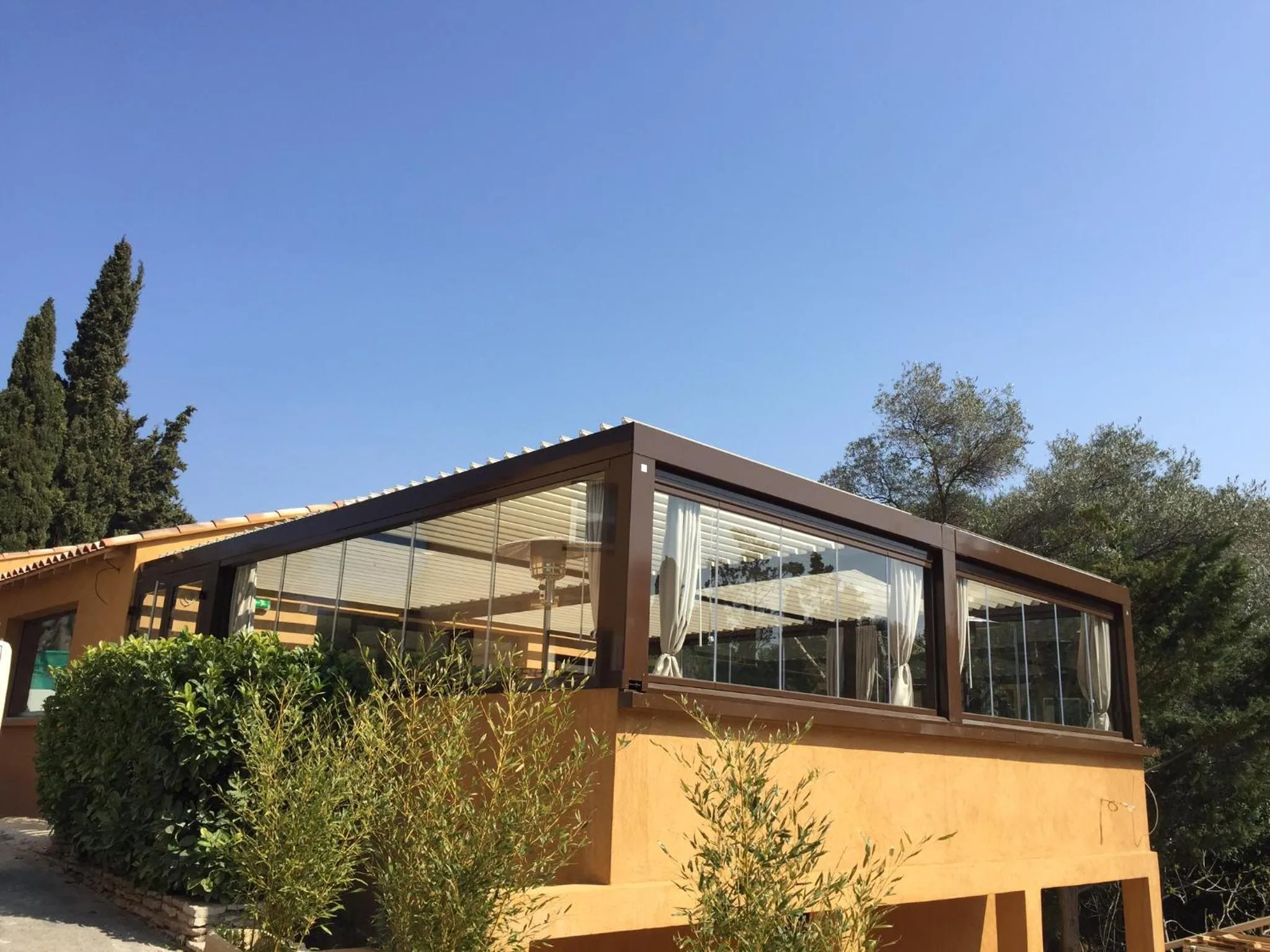 Patio in Hôtel Corniche du Liouquet