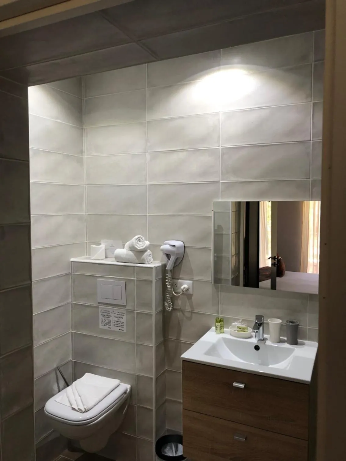 Bathroom in Hôtel Corniche du Liouquet