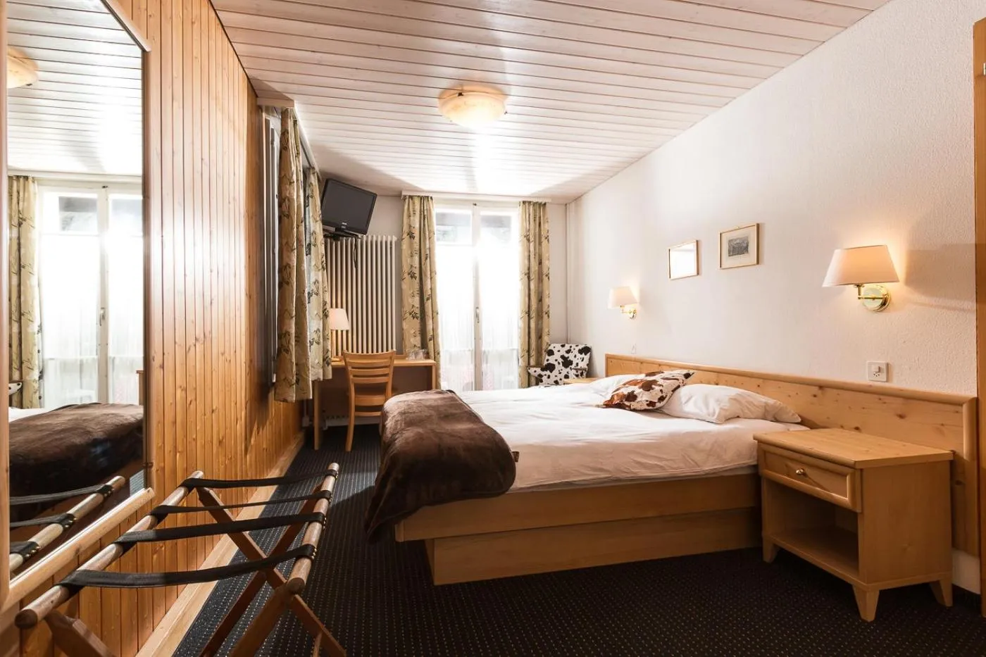 Bed in Hotel Oberland