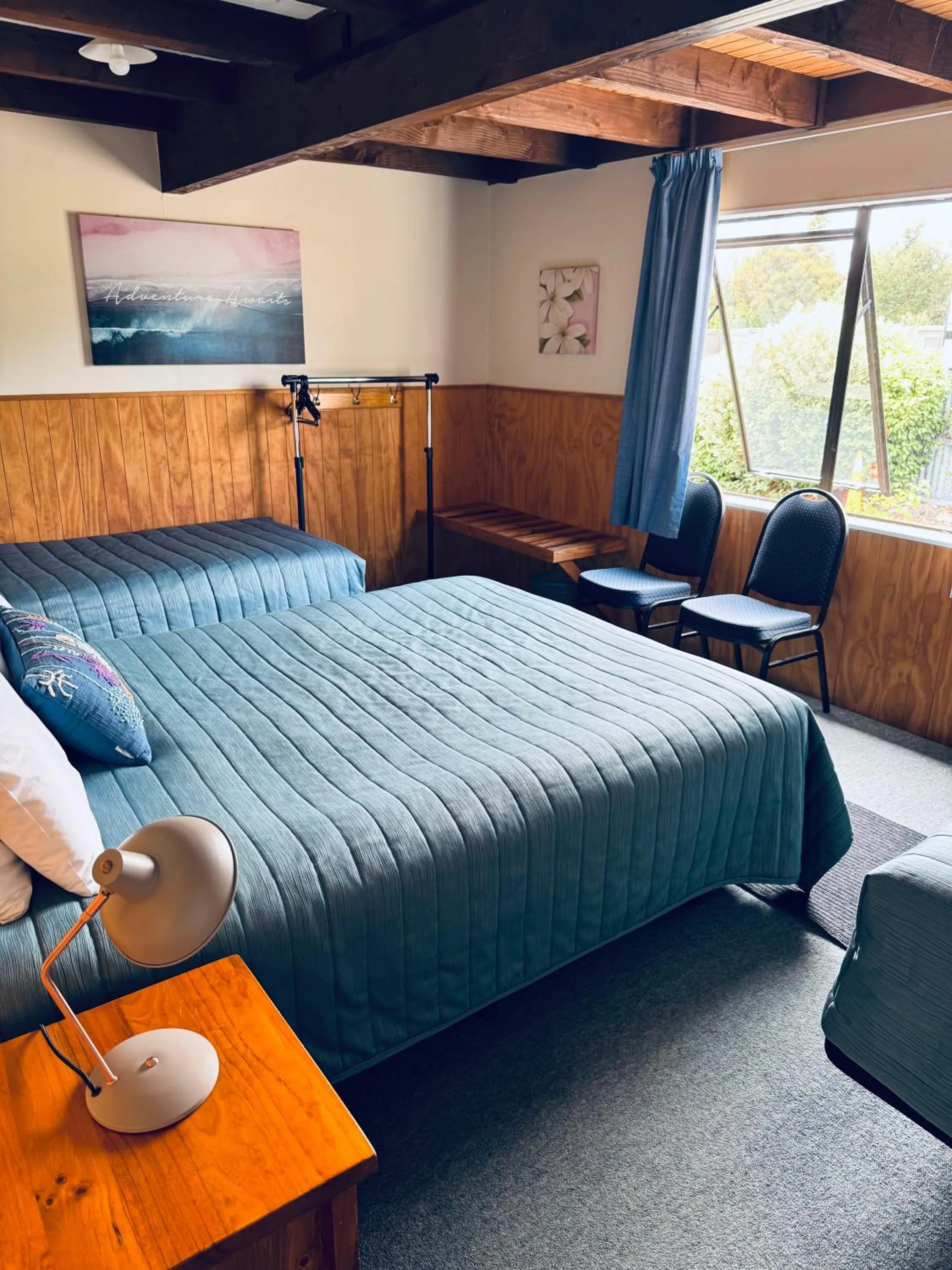Bed in Adventure Lodge and Motels and Tongariro Crossing Track Transport