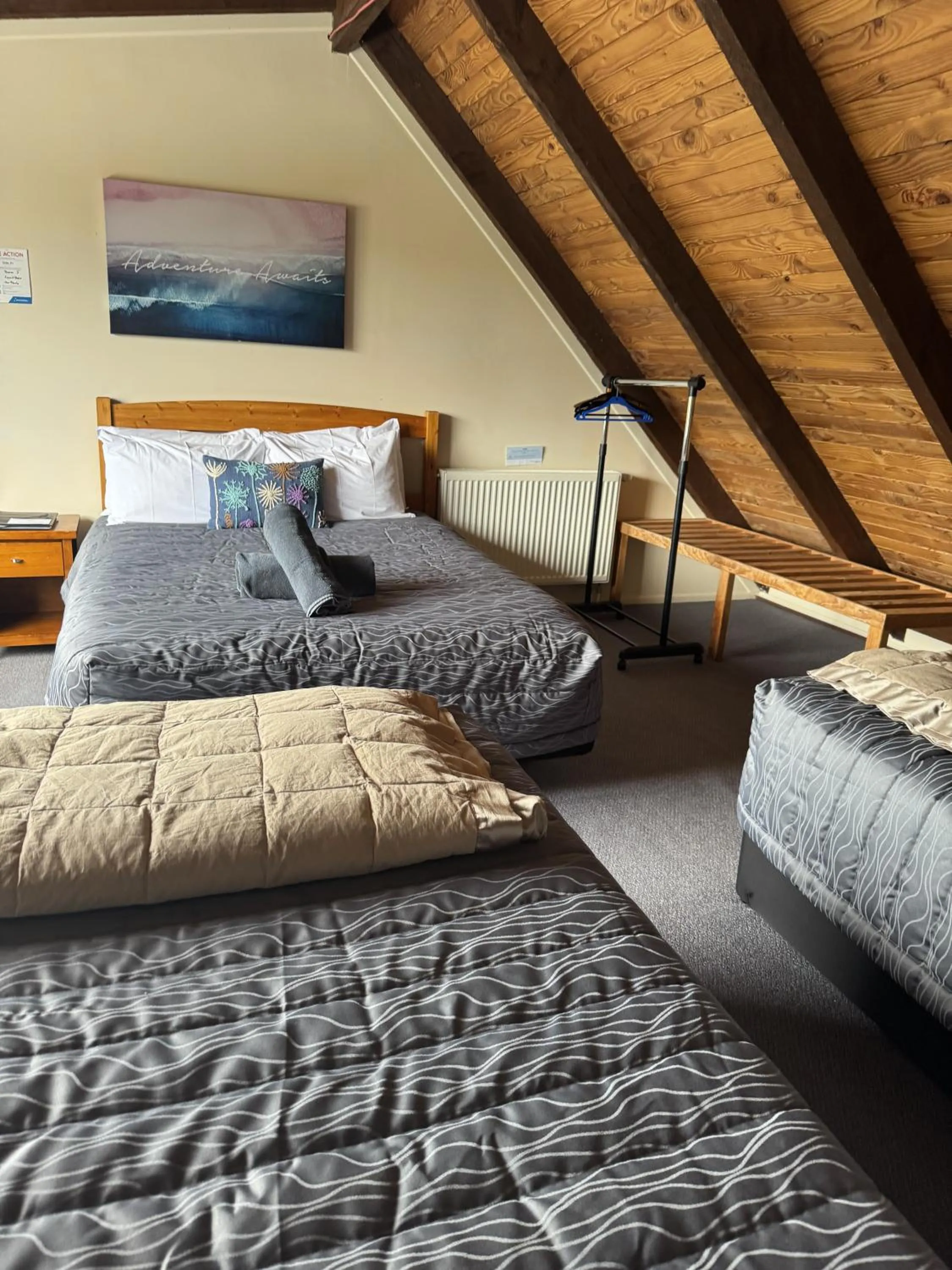 Bedroom, Bed in Adventure Lodge and Motels and Tongariro Crossing Track Transport