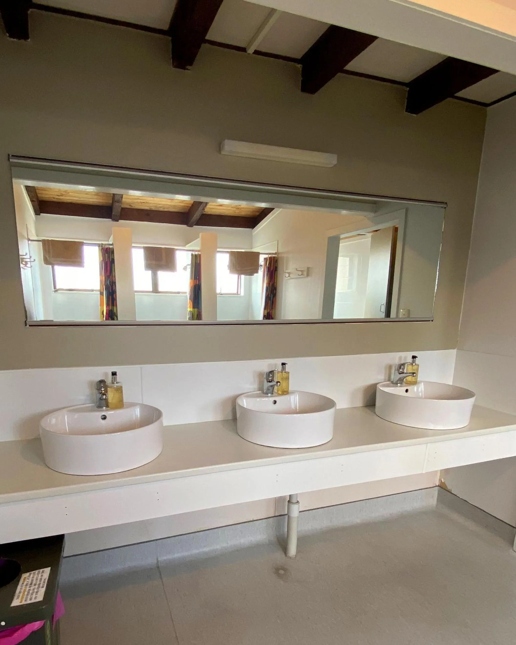 Bathroom in Adventure Lodge and Motels and Tongariro Crossing Track Transport