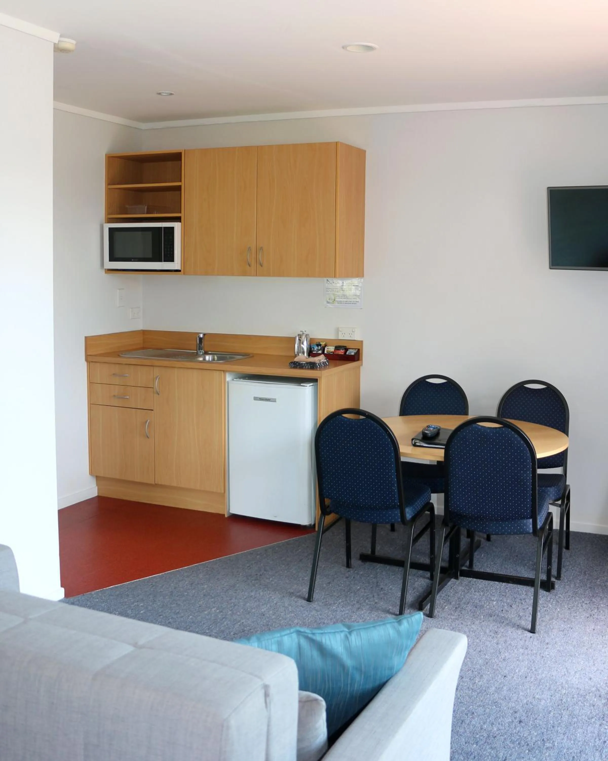 Kitchen or kitchenette in Adventure Lodge and Motels and Tongariro Crossing Track Transport