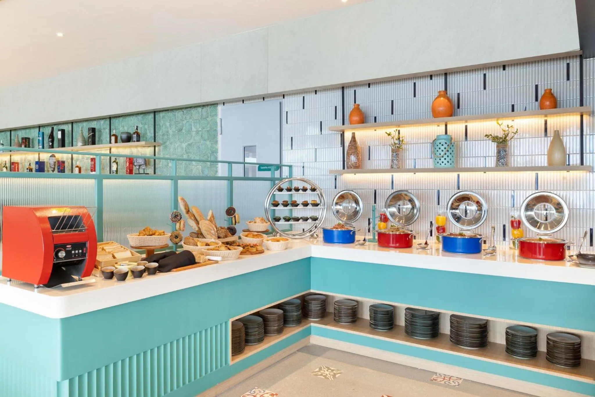 Restaurant/places to eat in Holiday Inn Lampung Bukit Randu by IHG