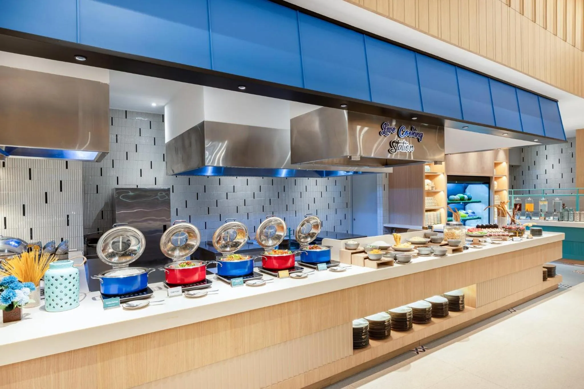 Restaurant/places to eat in Holiday Inn Lampung Bukit Randu by IHG