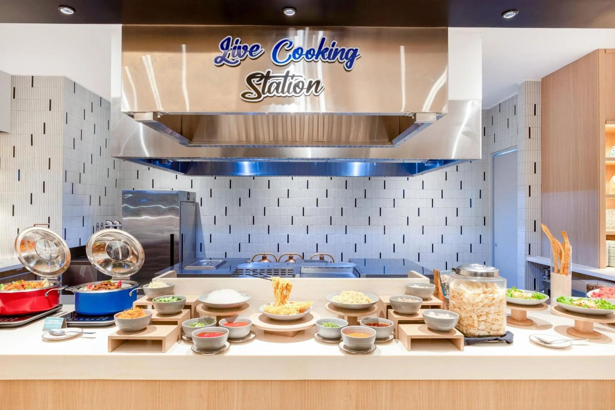 Restaurant/places to eat in Holiday Inn Lampung Bukit Randu by IHG