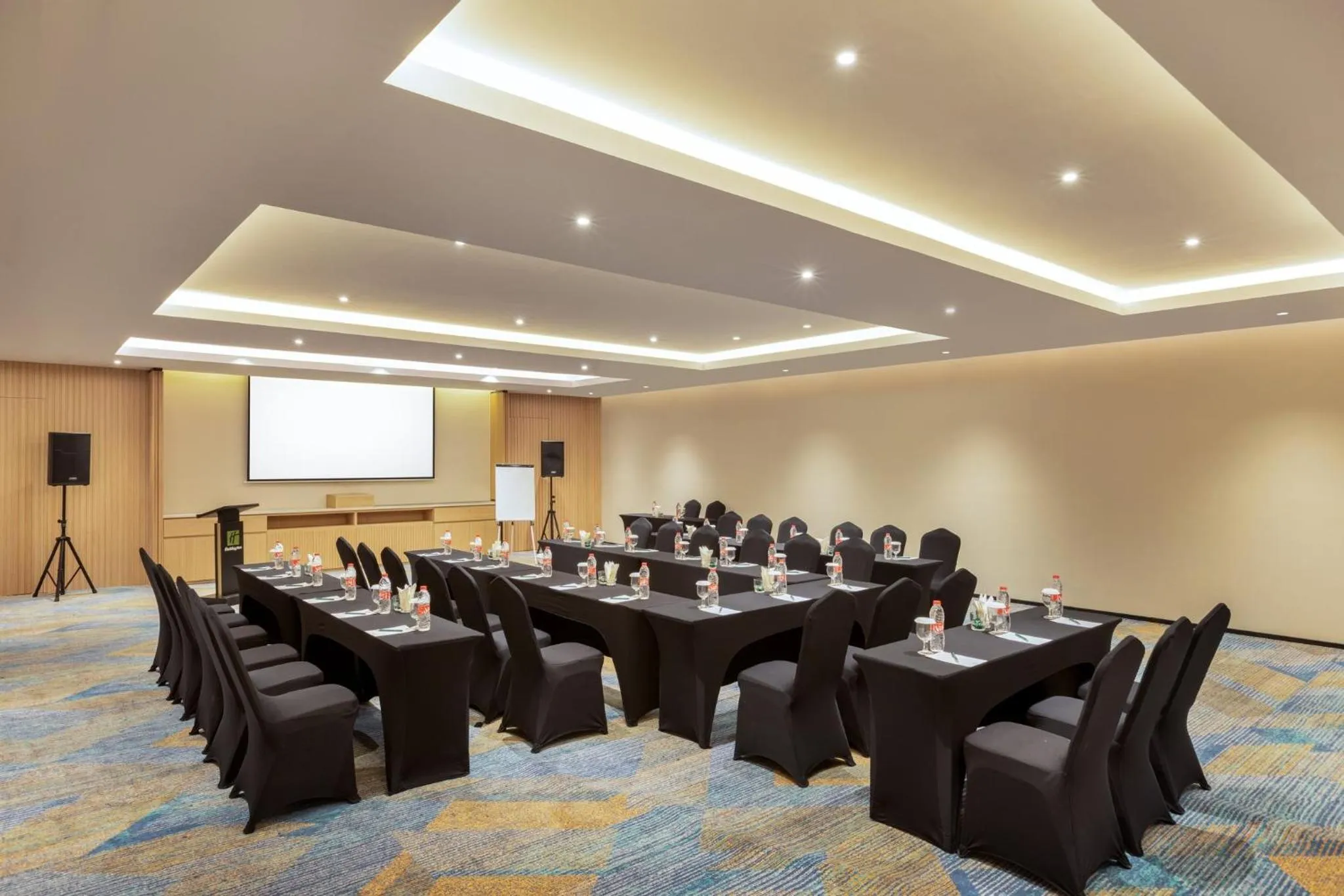Meeting/conference room in Holiday Inn Lampung Bukit Randu by IHG