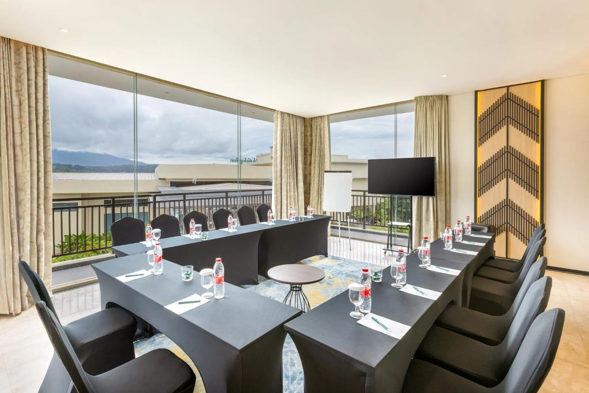 Meeting/conference room in Holiday Inn Lampung Bukit Randu by IHG