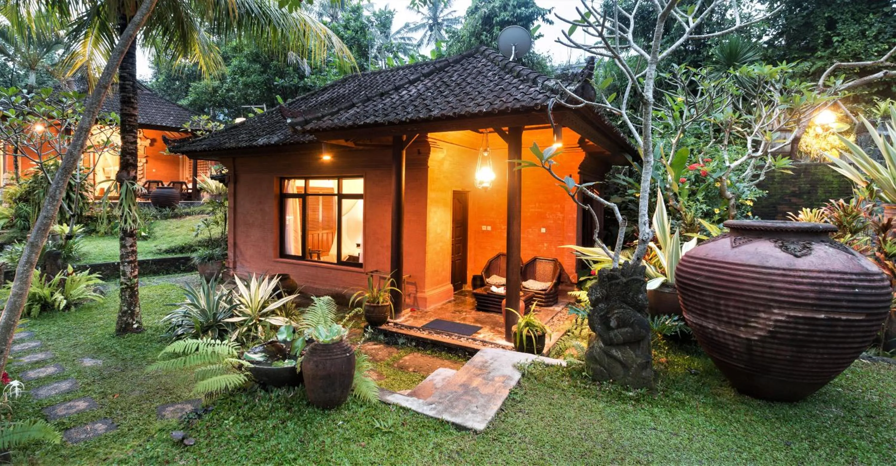 Facade/entrance in Cepik Villa Sidemen by AGATA