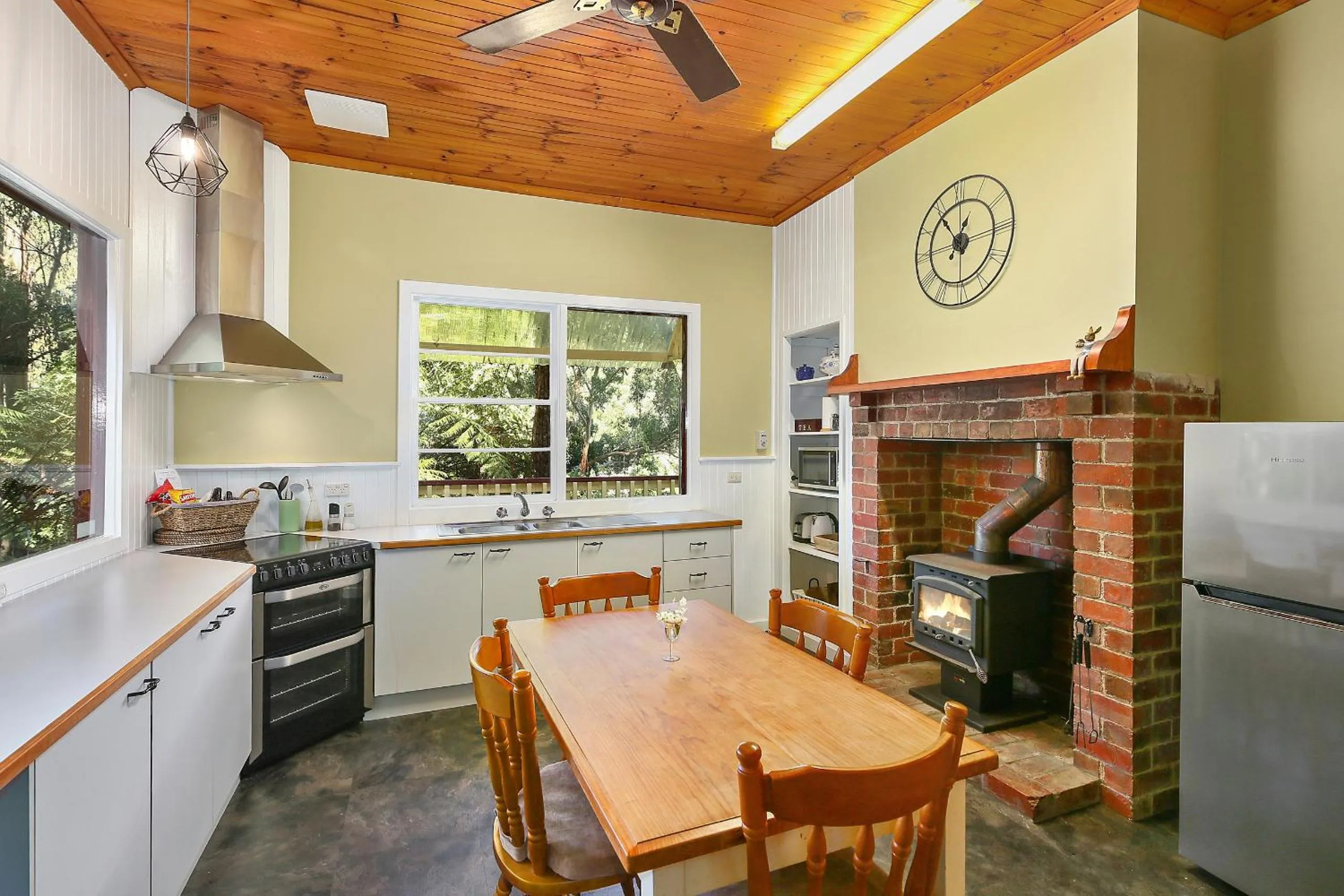 BBQ facilities in Charnwood Cottages in Warburton
