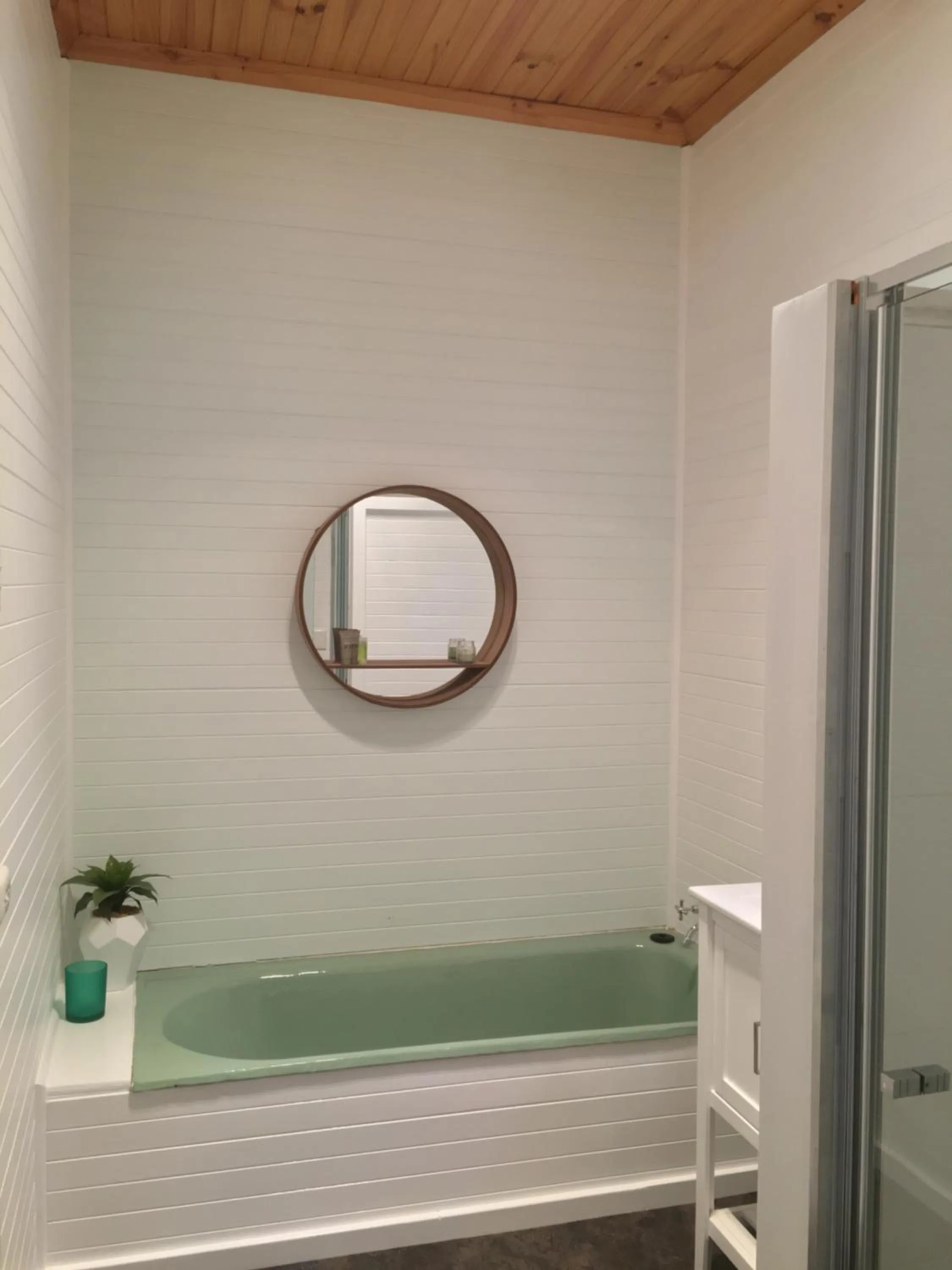 Bathroom in Charnwood Cottages in Warburton