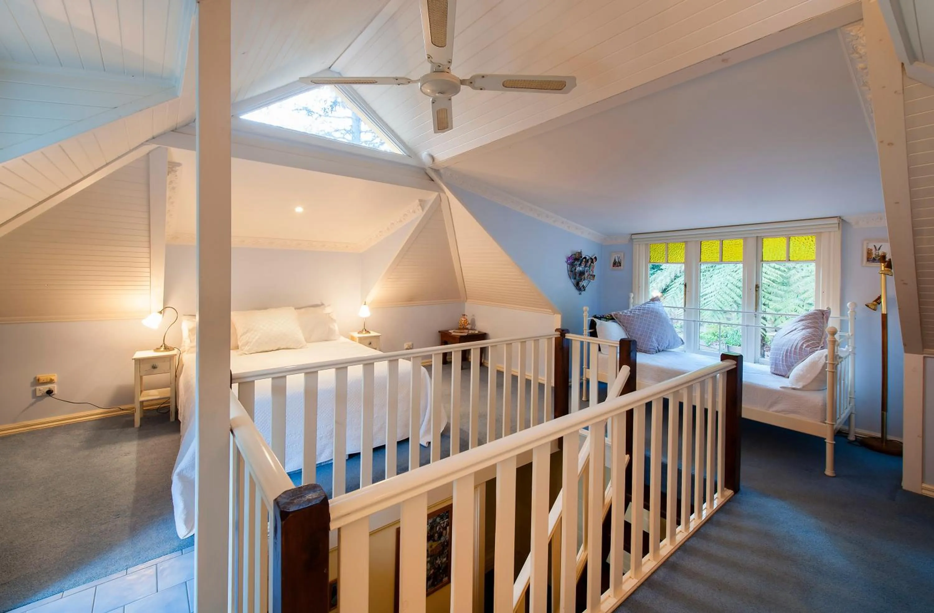 Bathroom, Bed in Charnwood Cottages in Warburton
