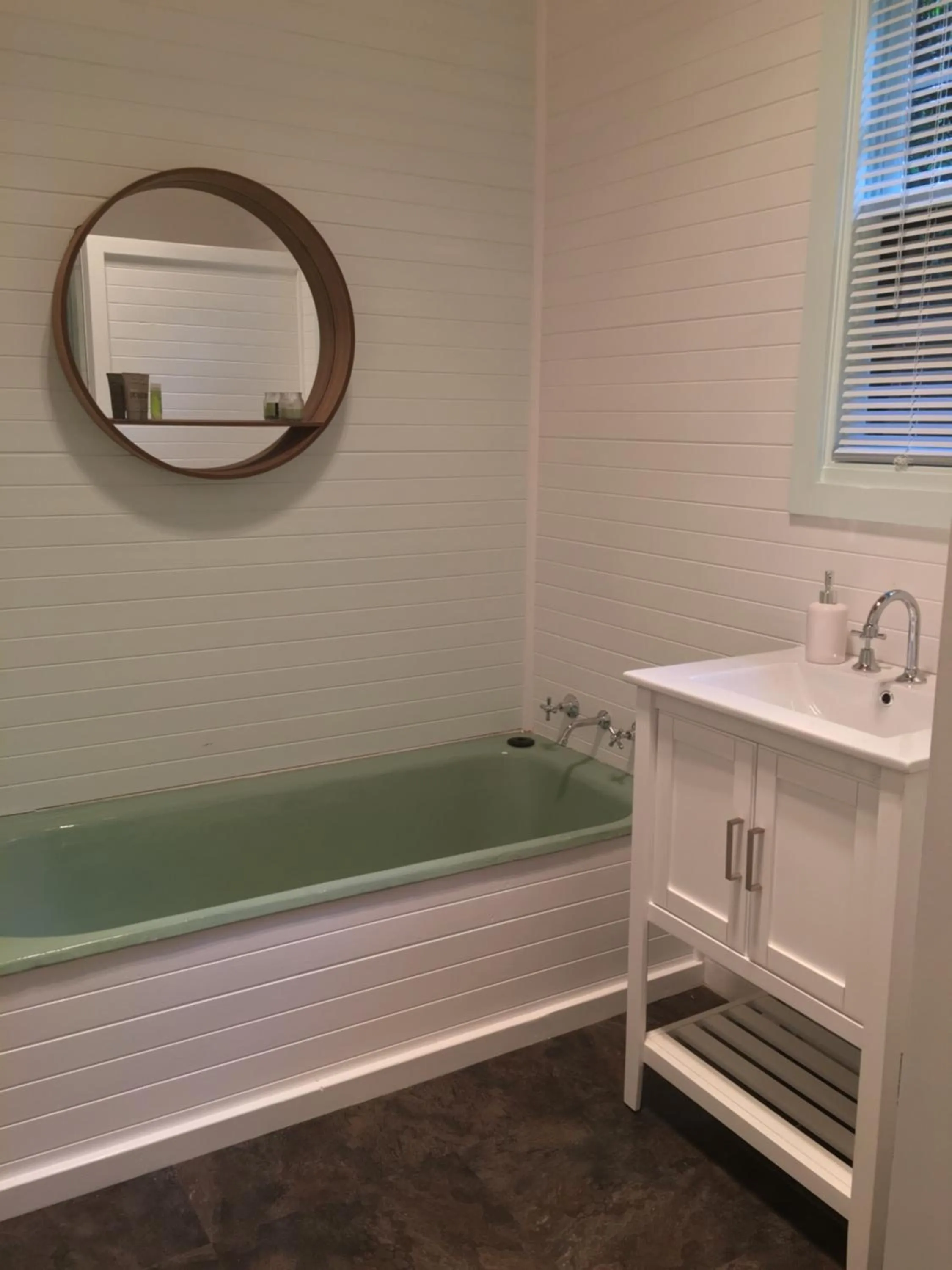 Bathroom in Charnwood Cottages in Warburton