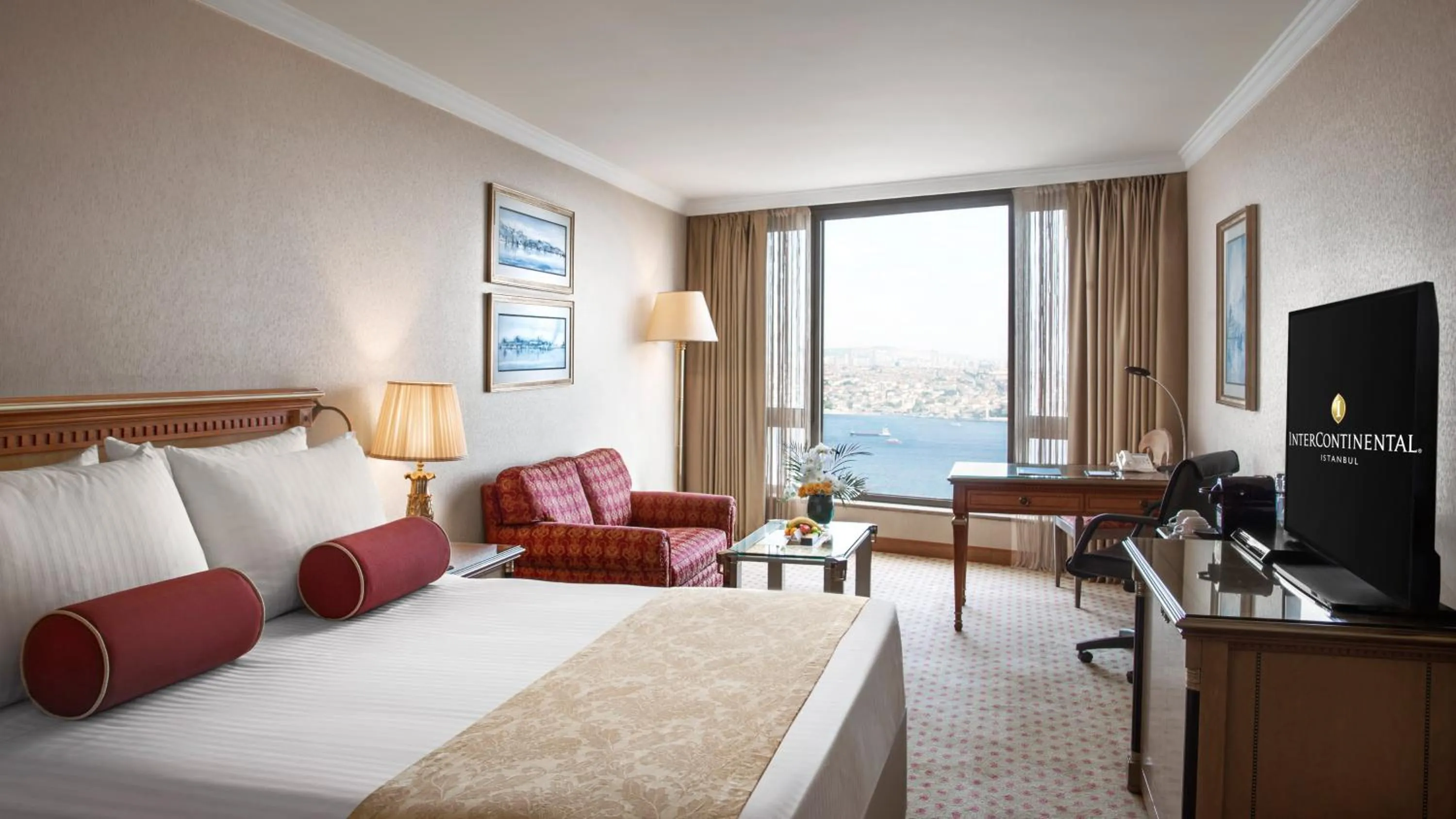 Photo of the whole room, Bed in InterContinental Istanbul by IHG