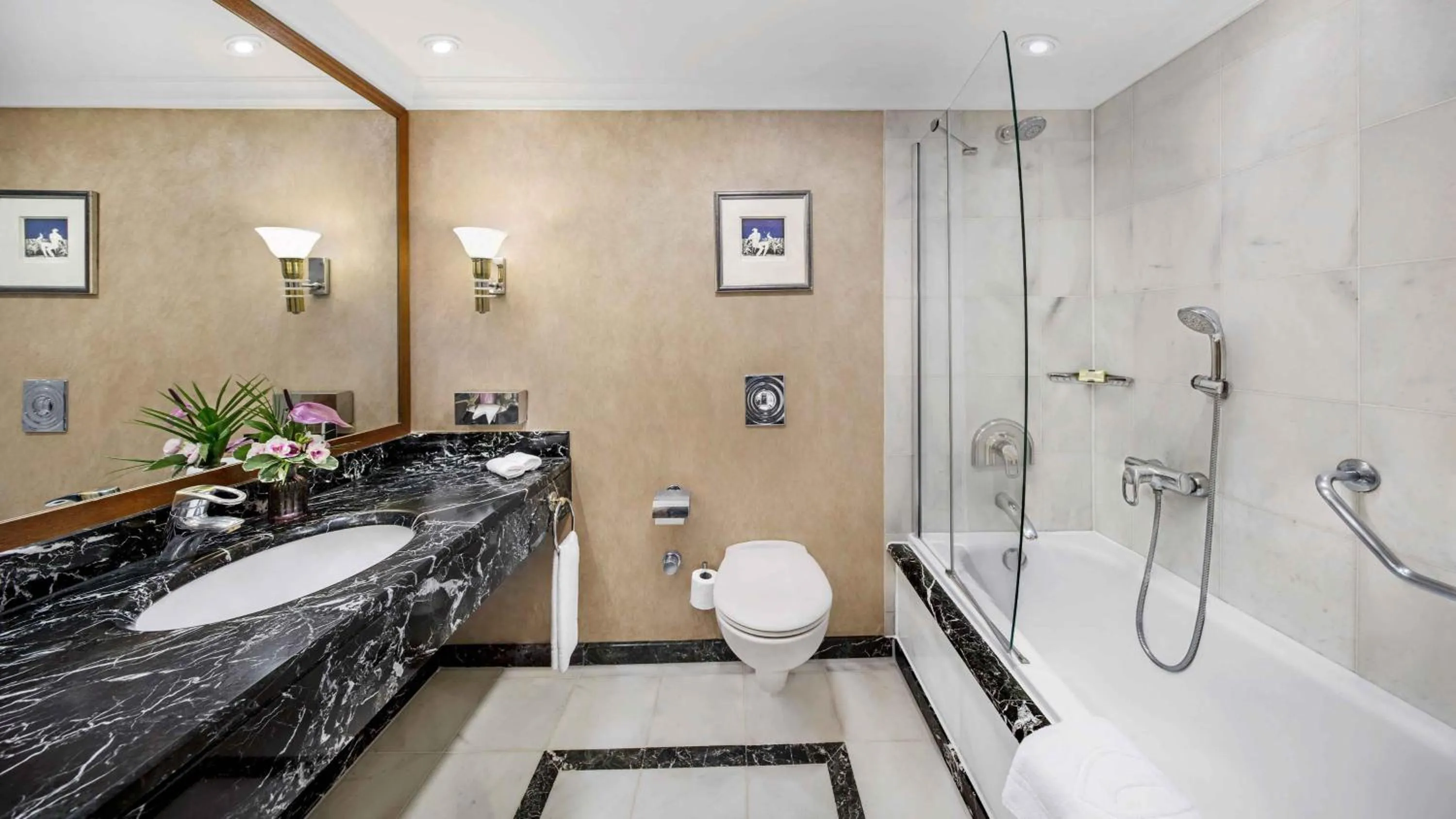 Photo of the whole room in InterContinental Istanbul by IHG