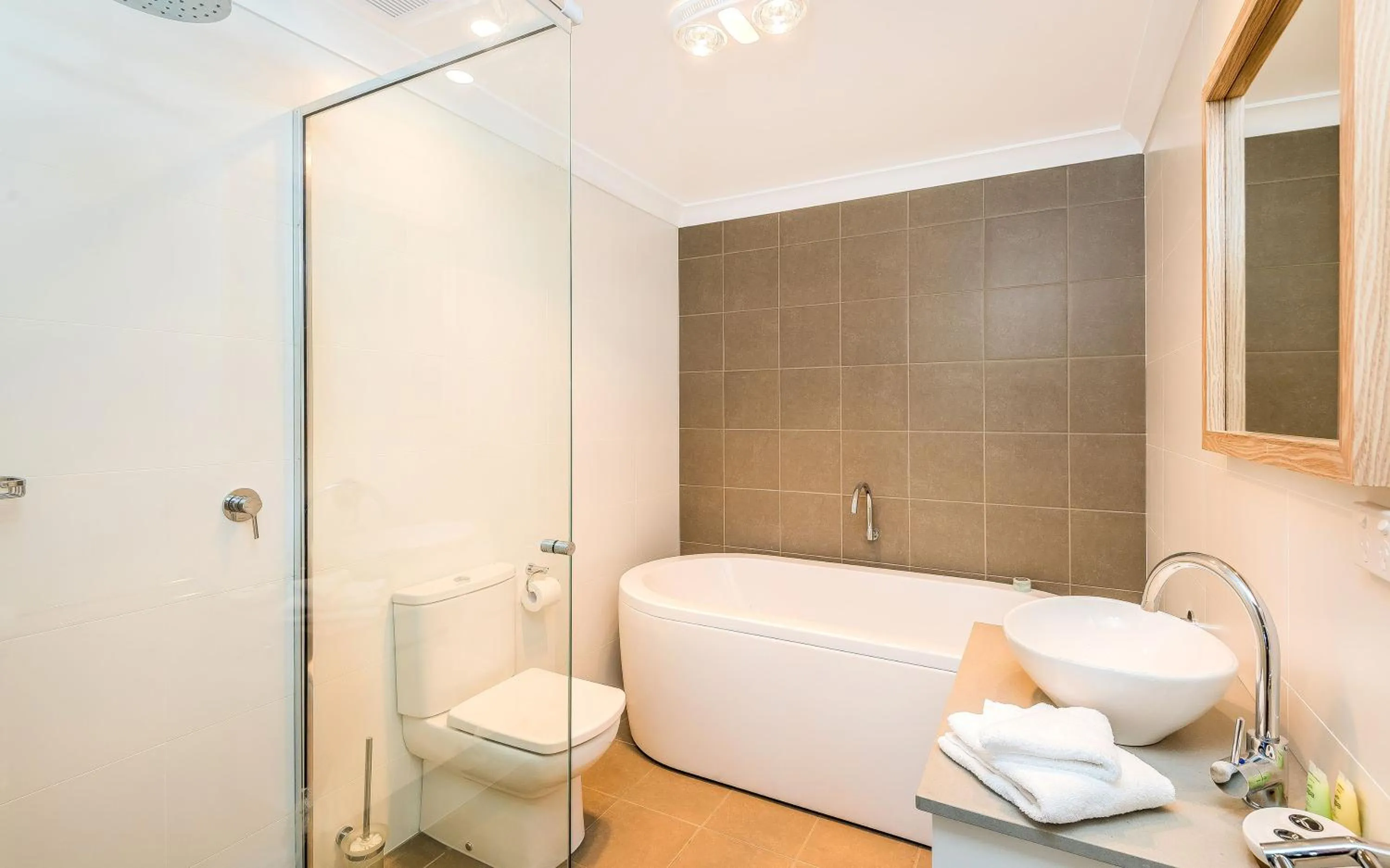 Bathroom in Moby Dick Waterfront Resort Motel