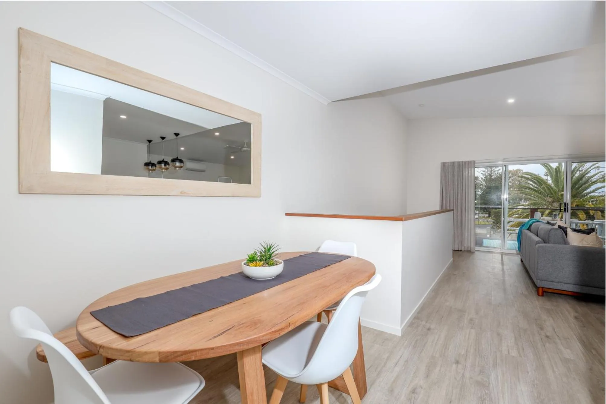 Dining area in Moby Dick Waterfront Resort Motel