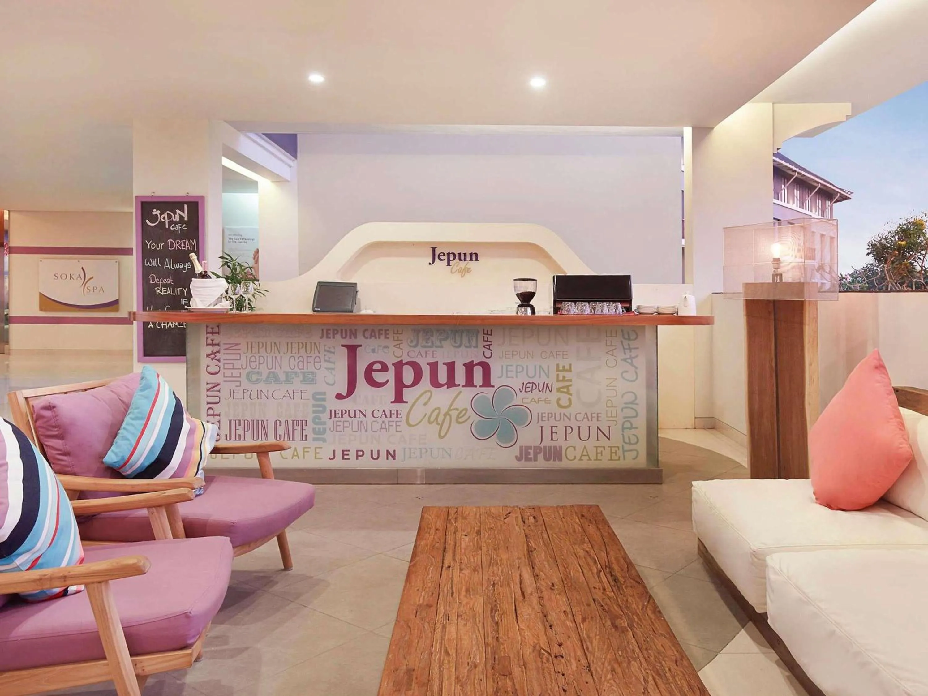 Lounge or bar in Mercure Bali Nusa Dua