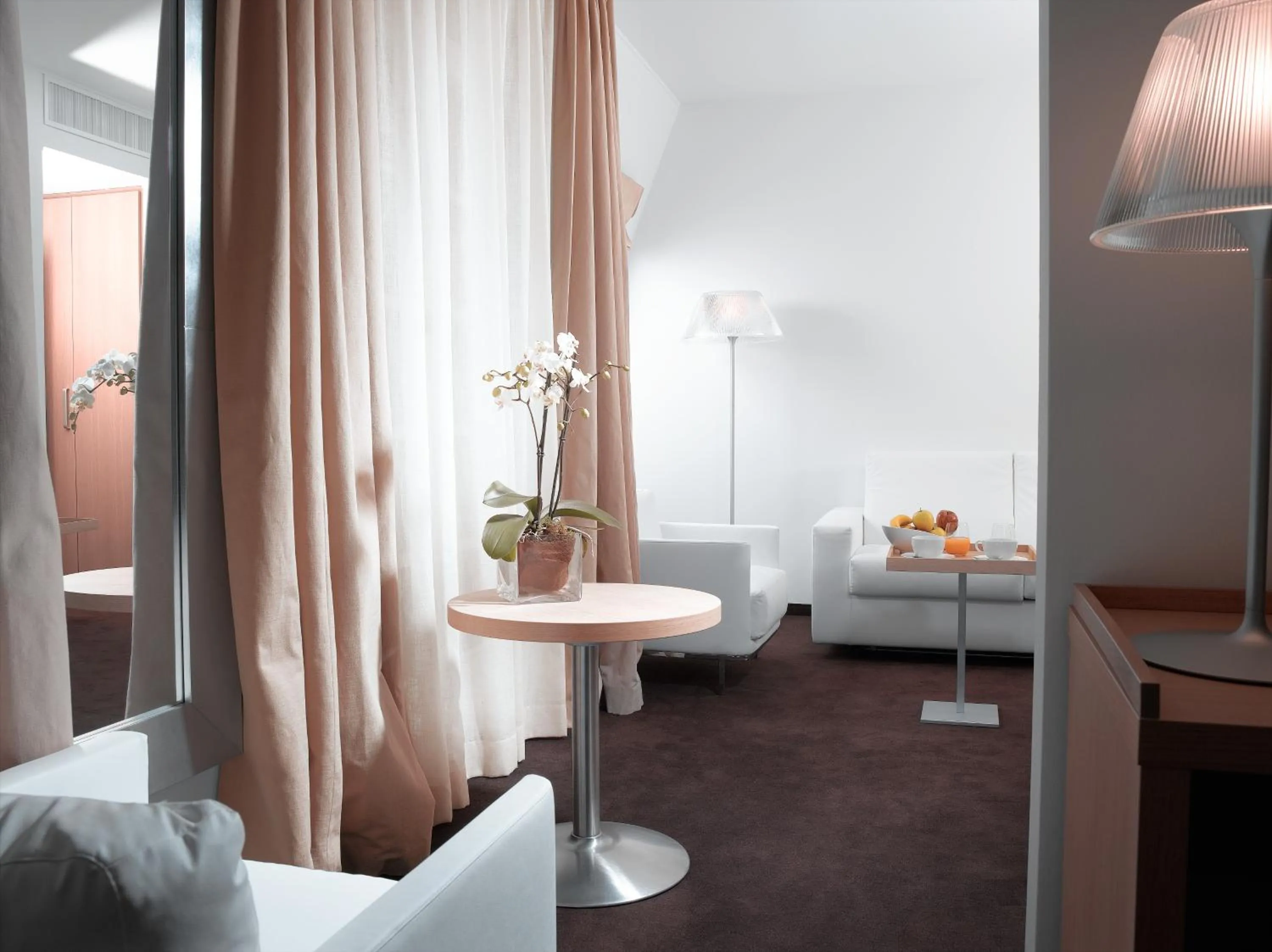 Seating area, Bed in Hotel Alzinn