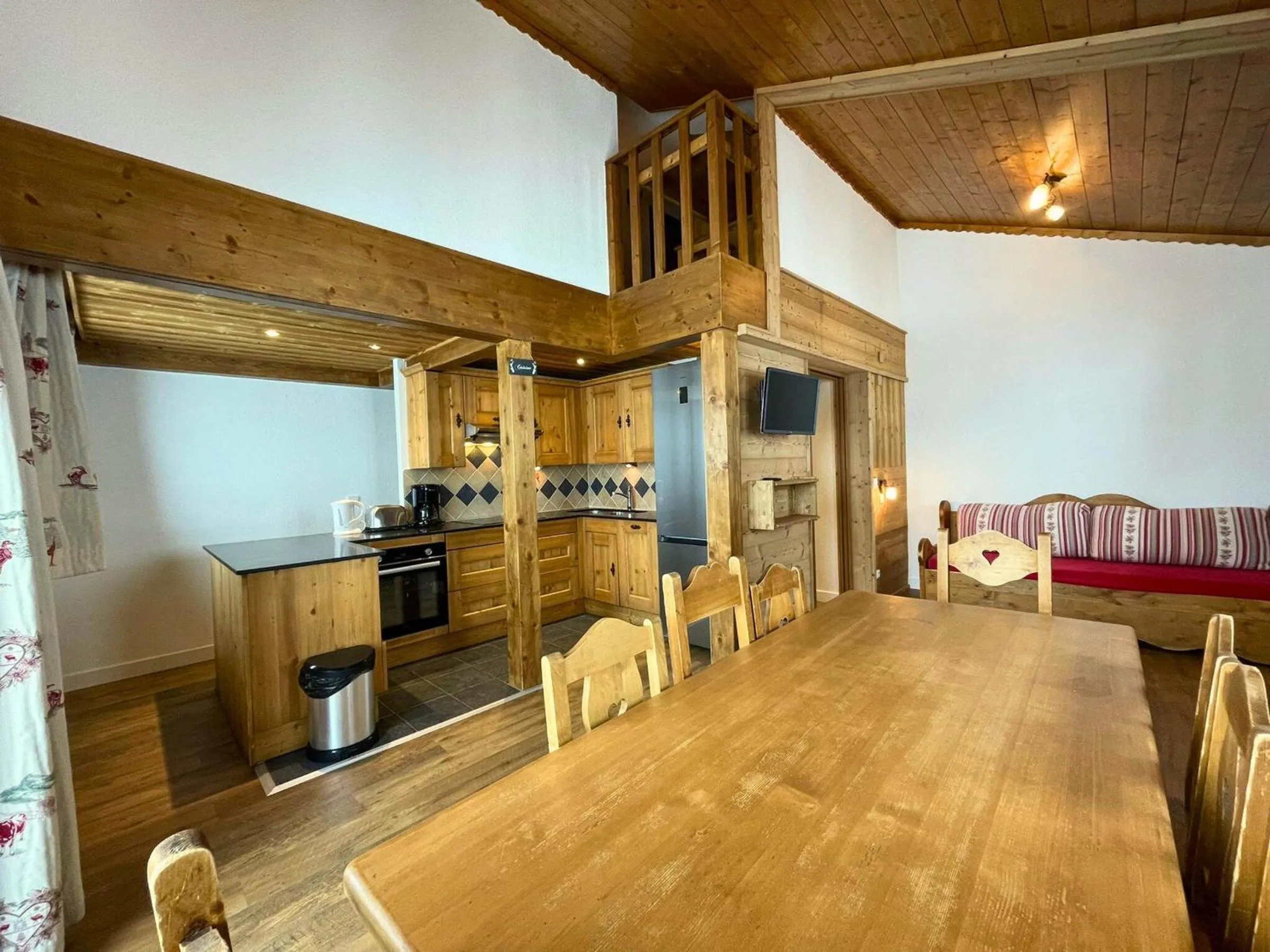 Duplex 8 pers. aux Menuires, ski aux pieds, animaux admis - FR-1-452-105