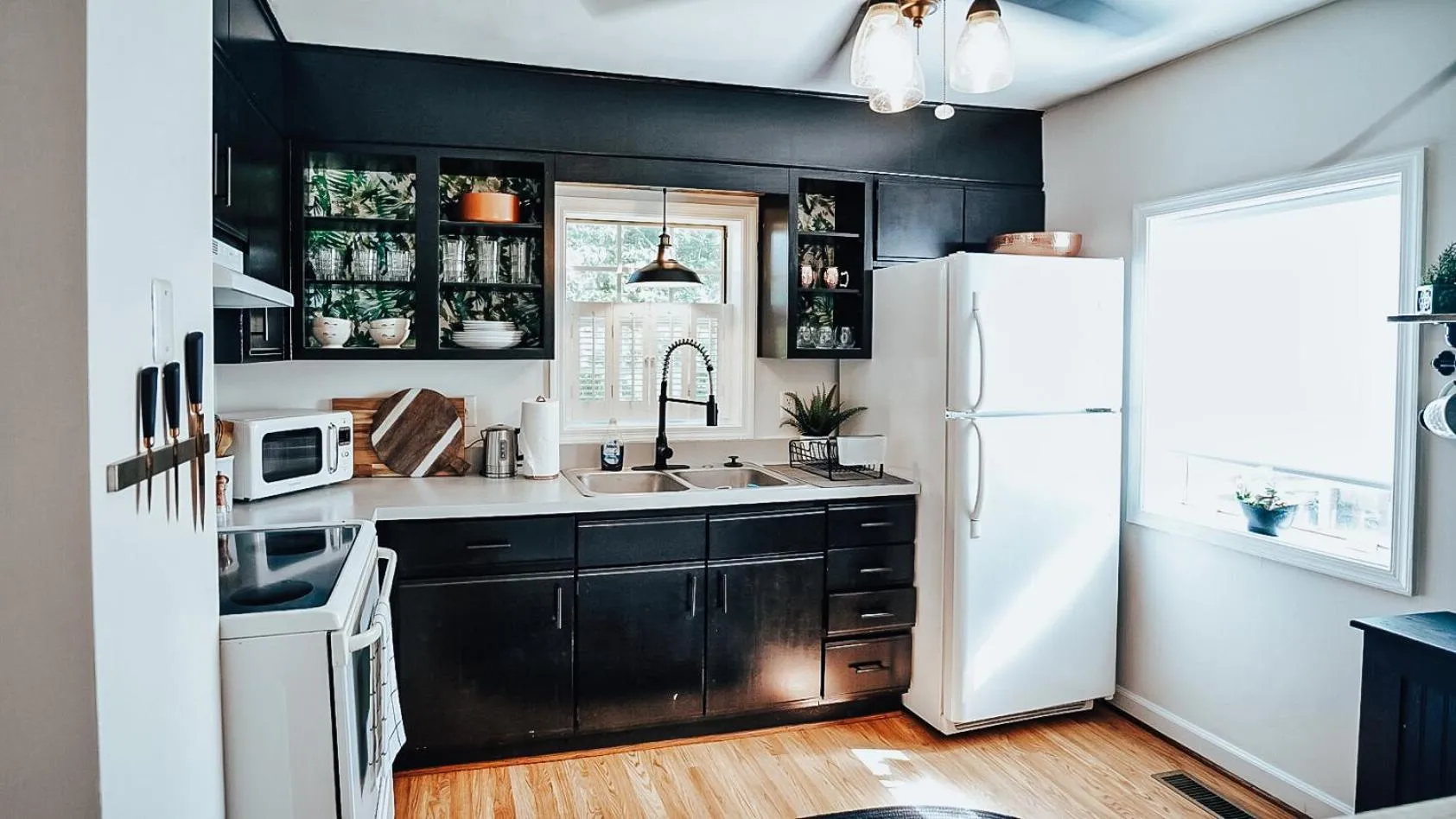 Kitchen or kitchenette in West Davis Mill