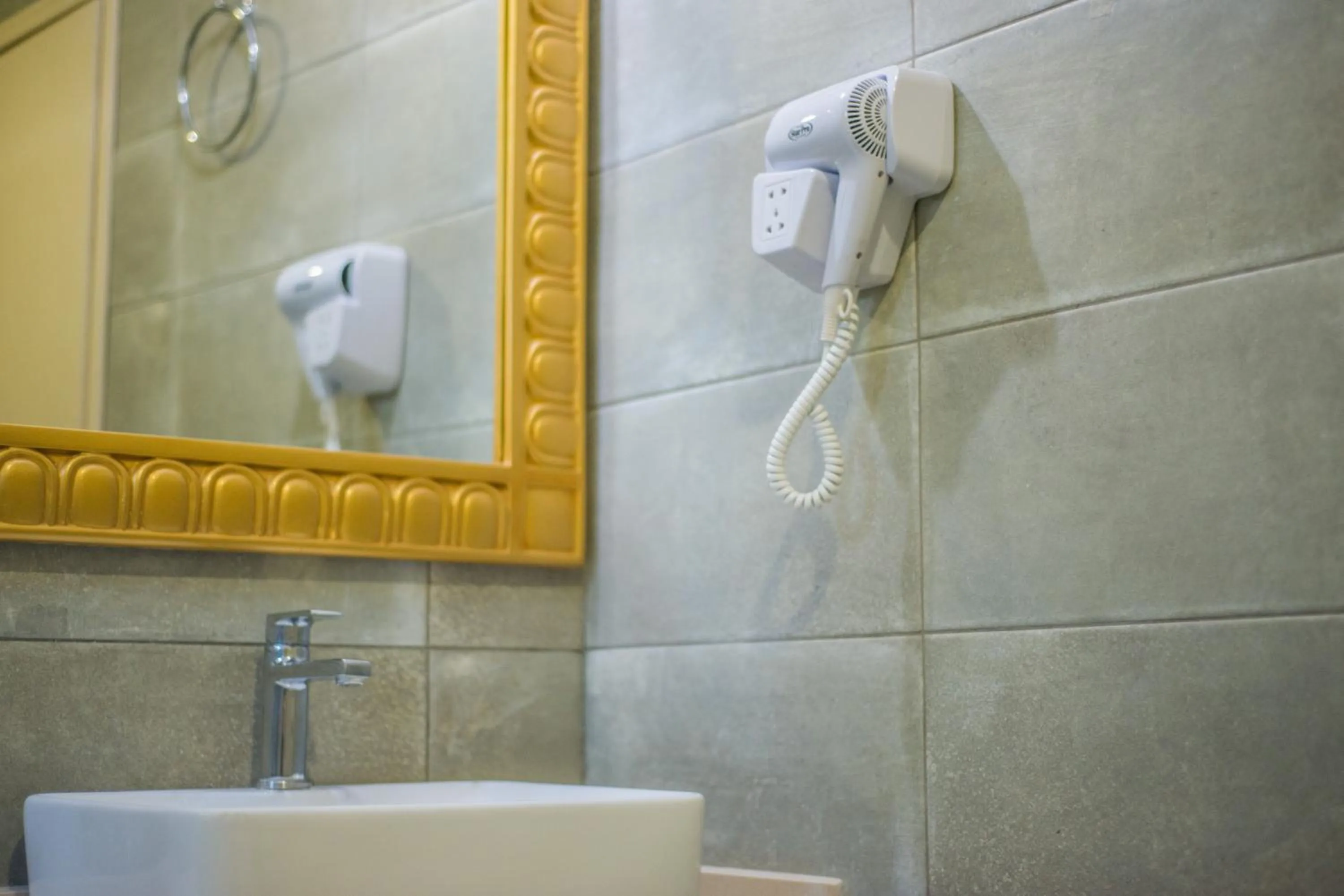 Shower in Stefania Studios by Estia