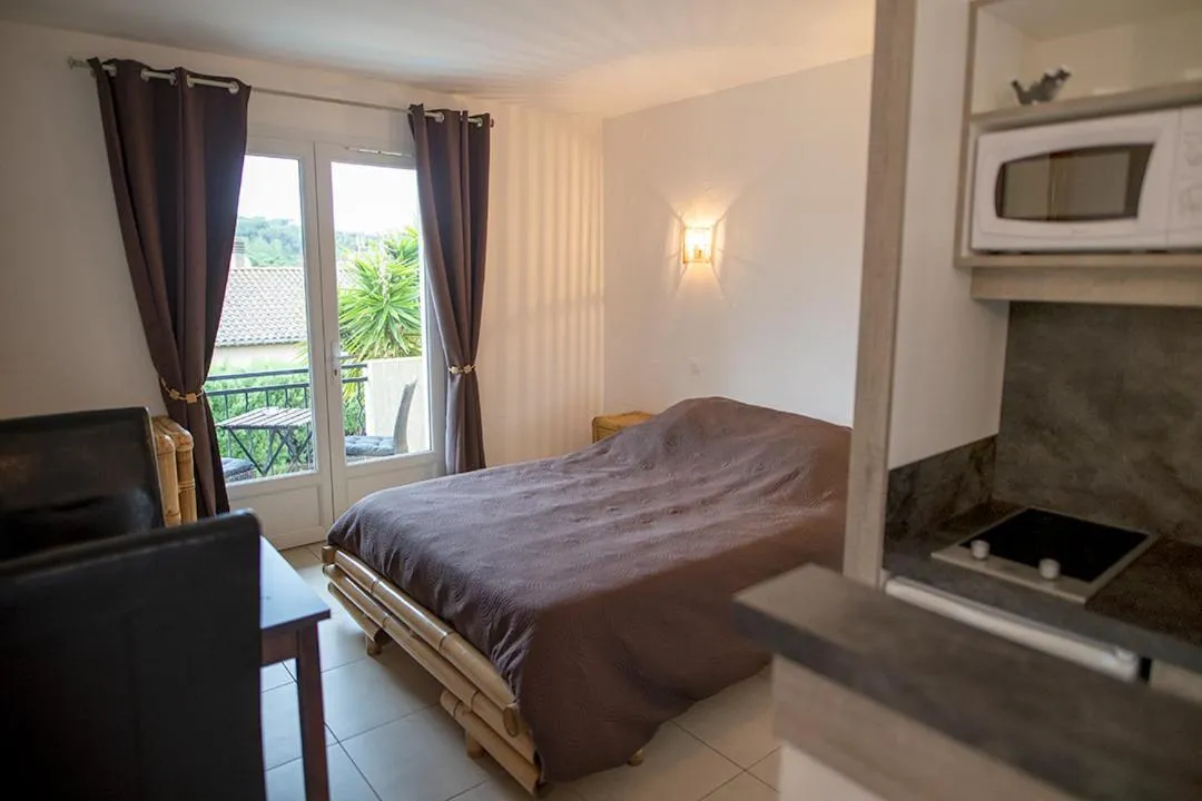 Bed in La Bastide des Pins