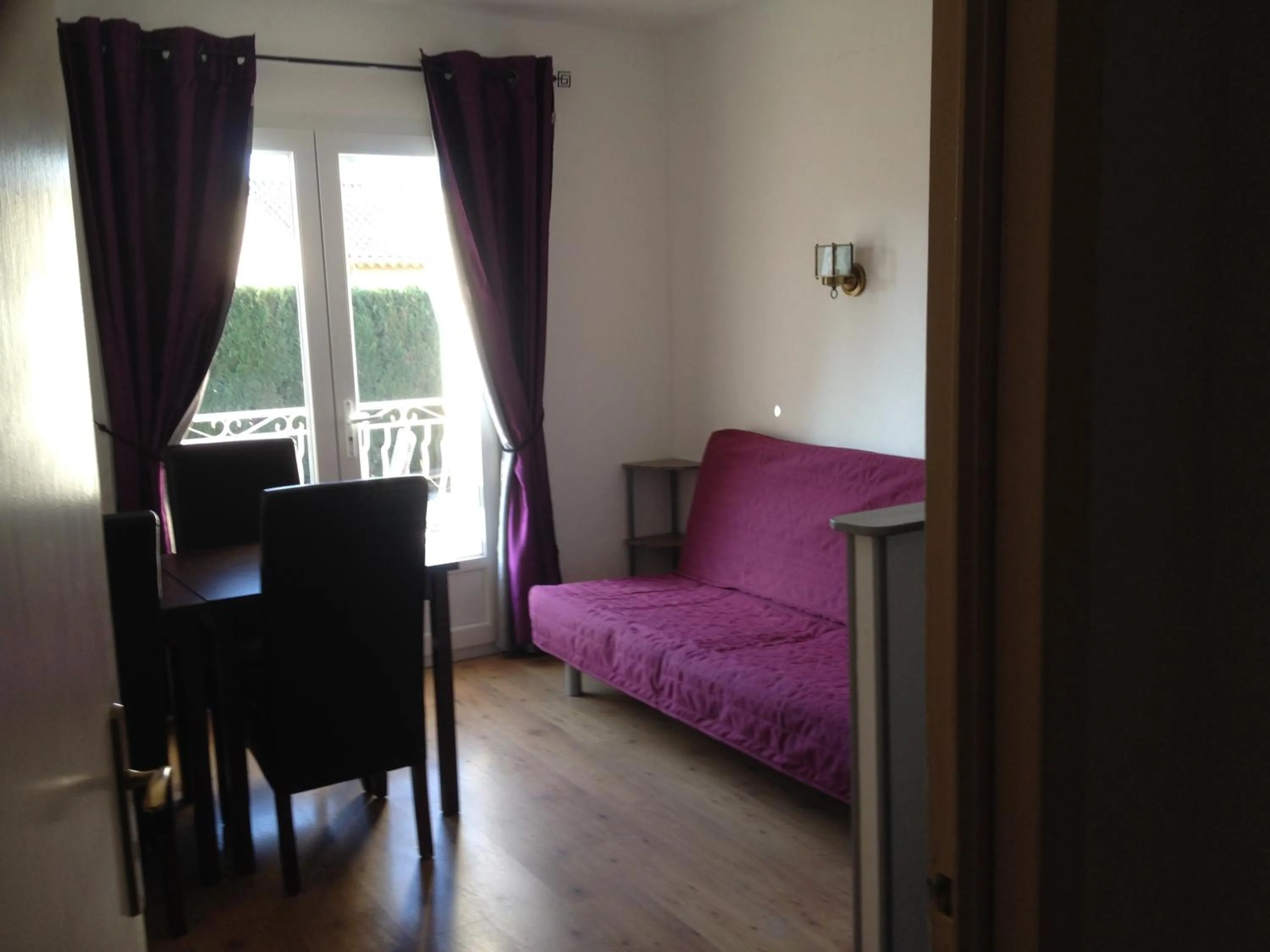Living room, Bed in La Bastide des Pins