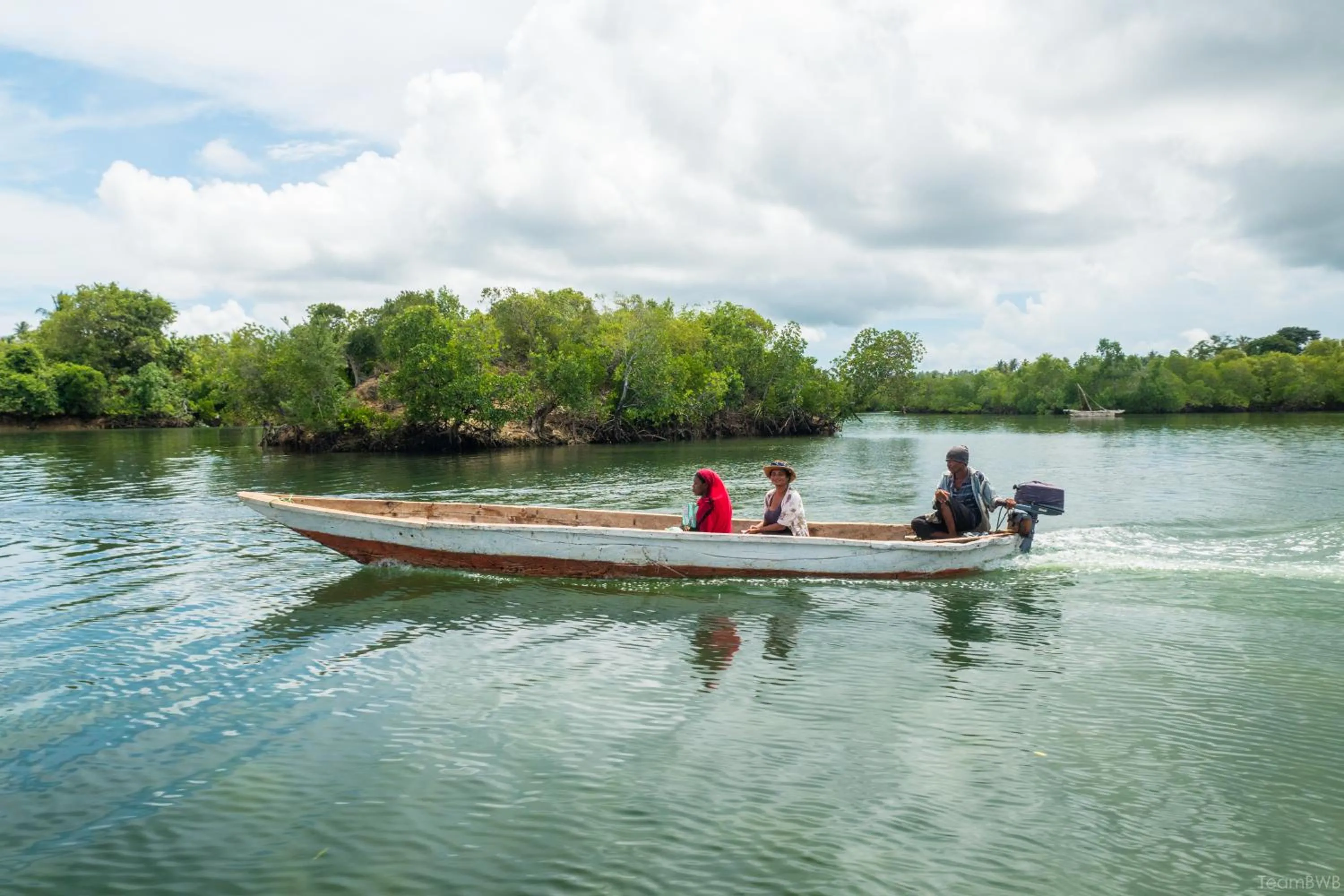 People in Pemba Eco Lodge