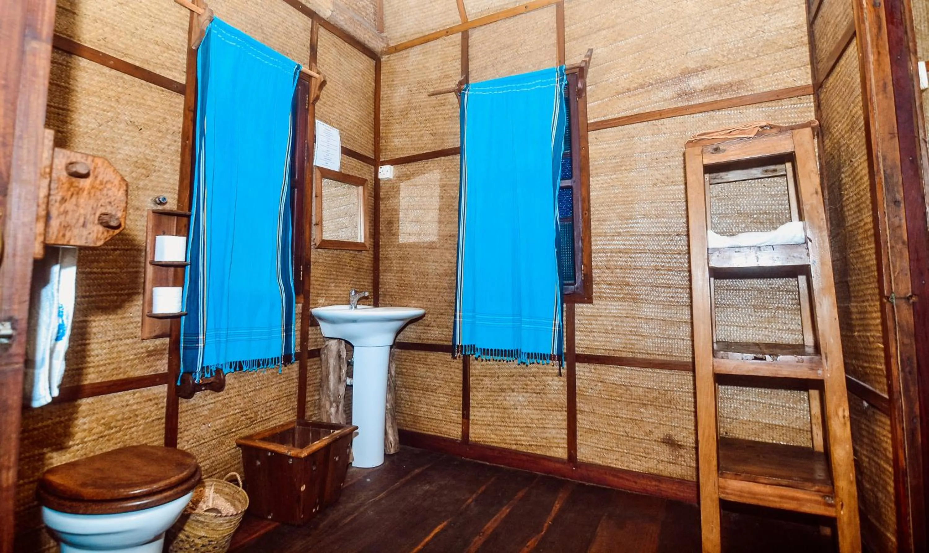 Toilet in Pemba Eco Lodge