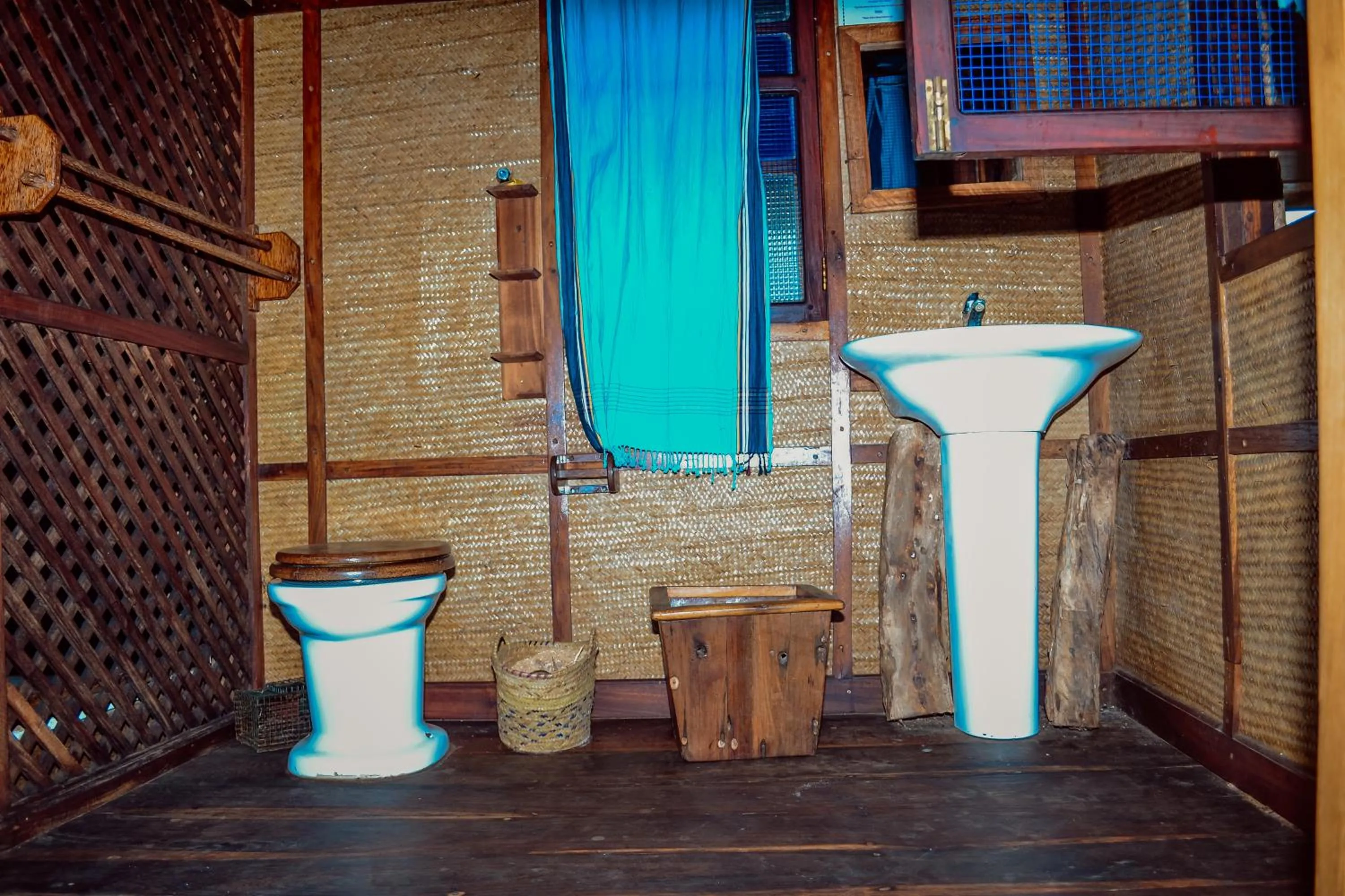Toilet in Pemba Eco Lodge