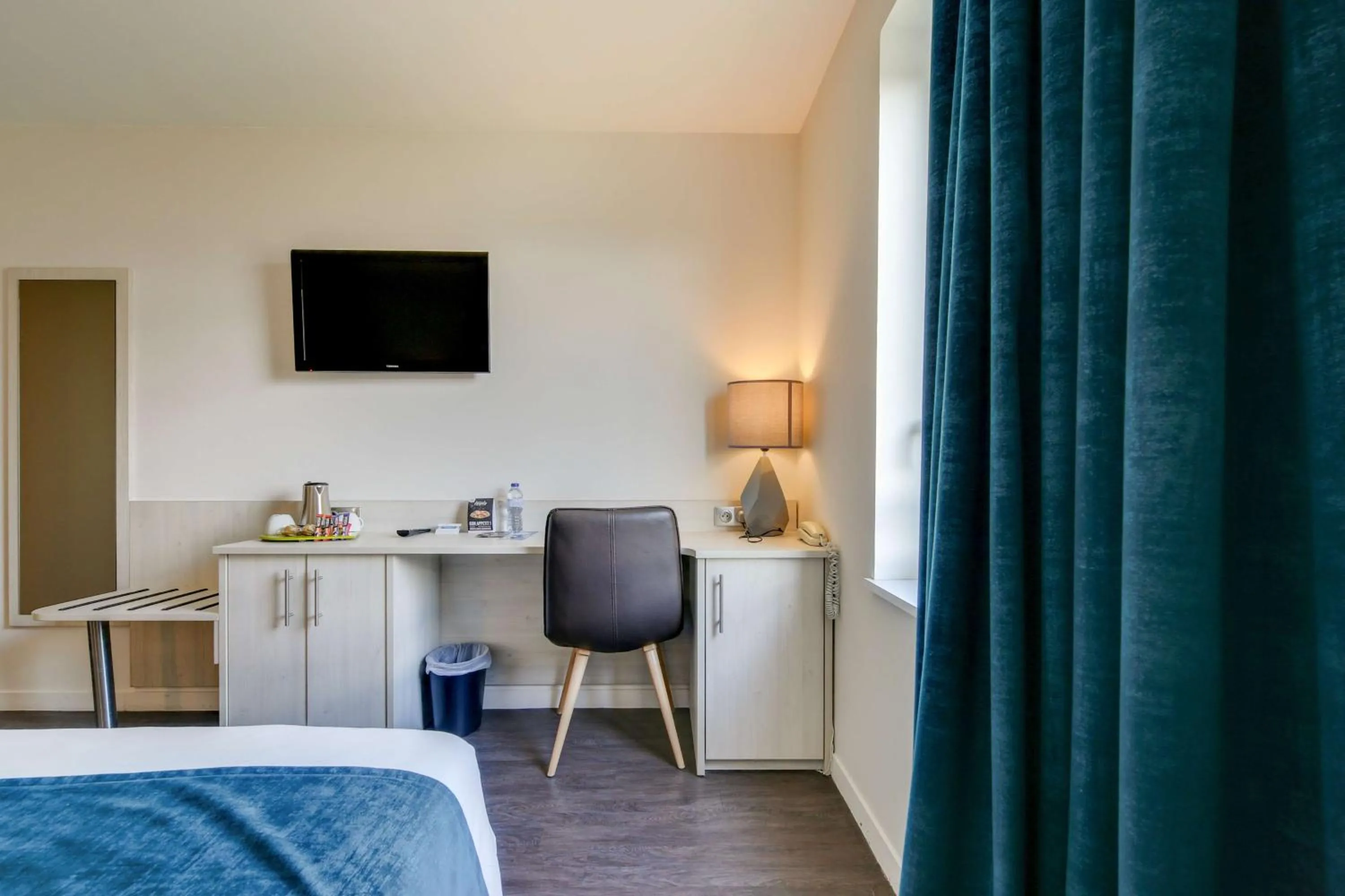 Bedroom, Bed in Brit Hotel Confort Saint-Dizier