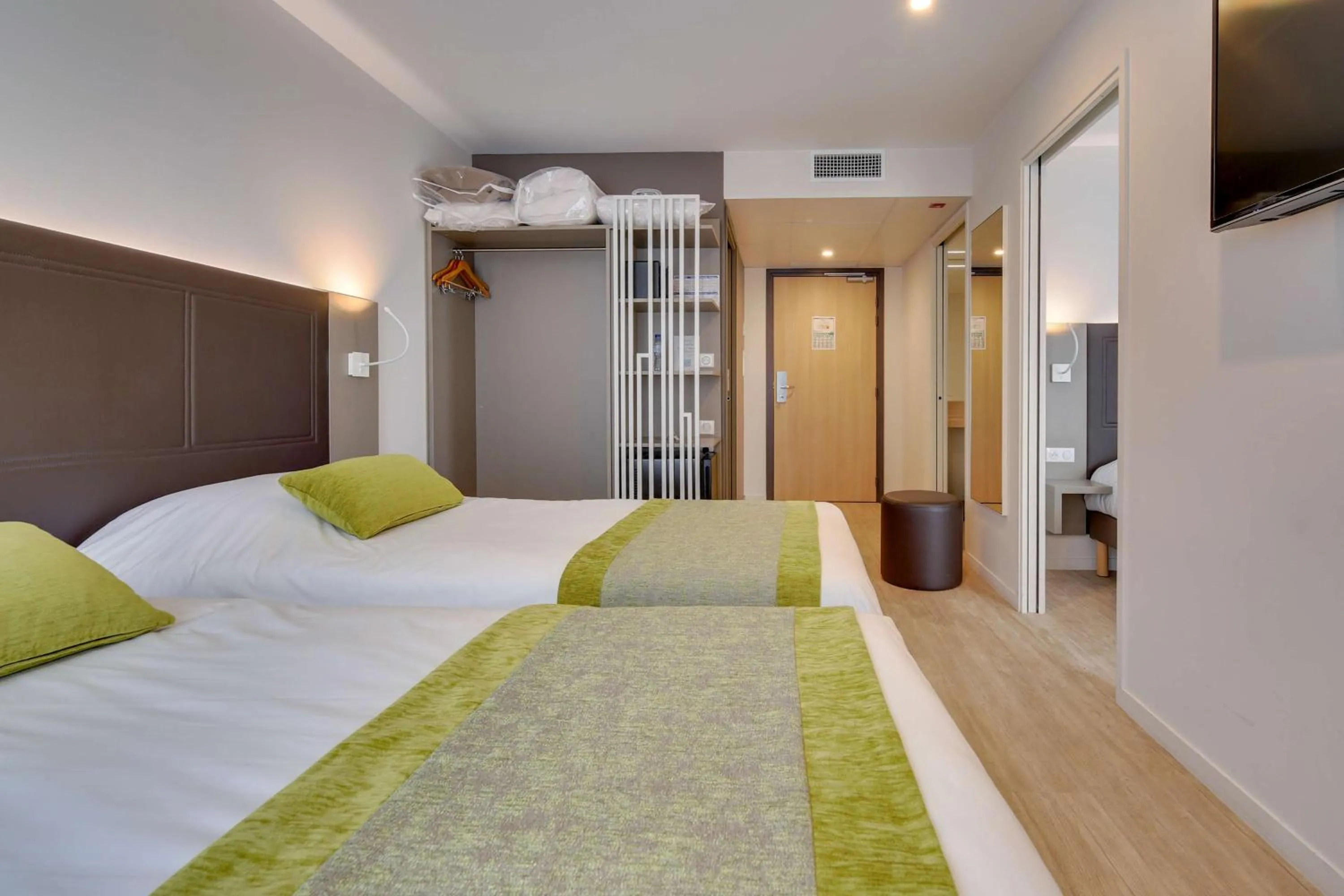 Bedroom, Bed in Brit Hotel Confort Saint-Dizier