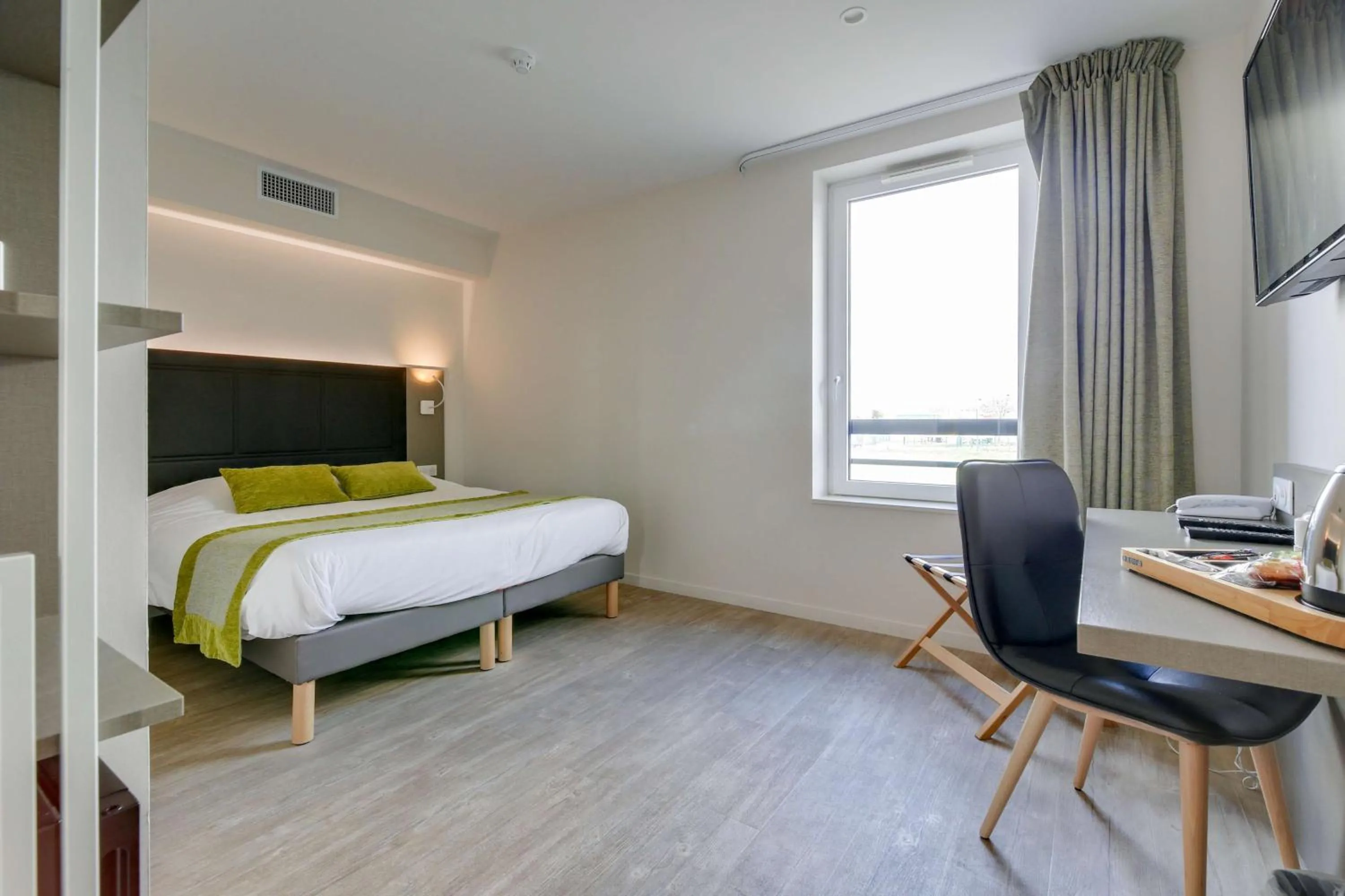 Bedroom, Bed in Brit Hotel Confort Saint-Dizier