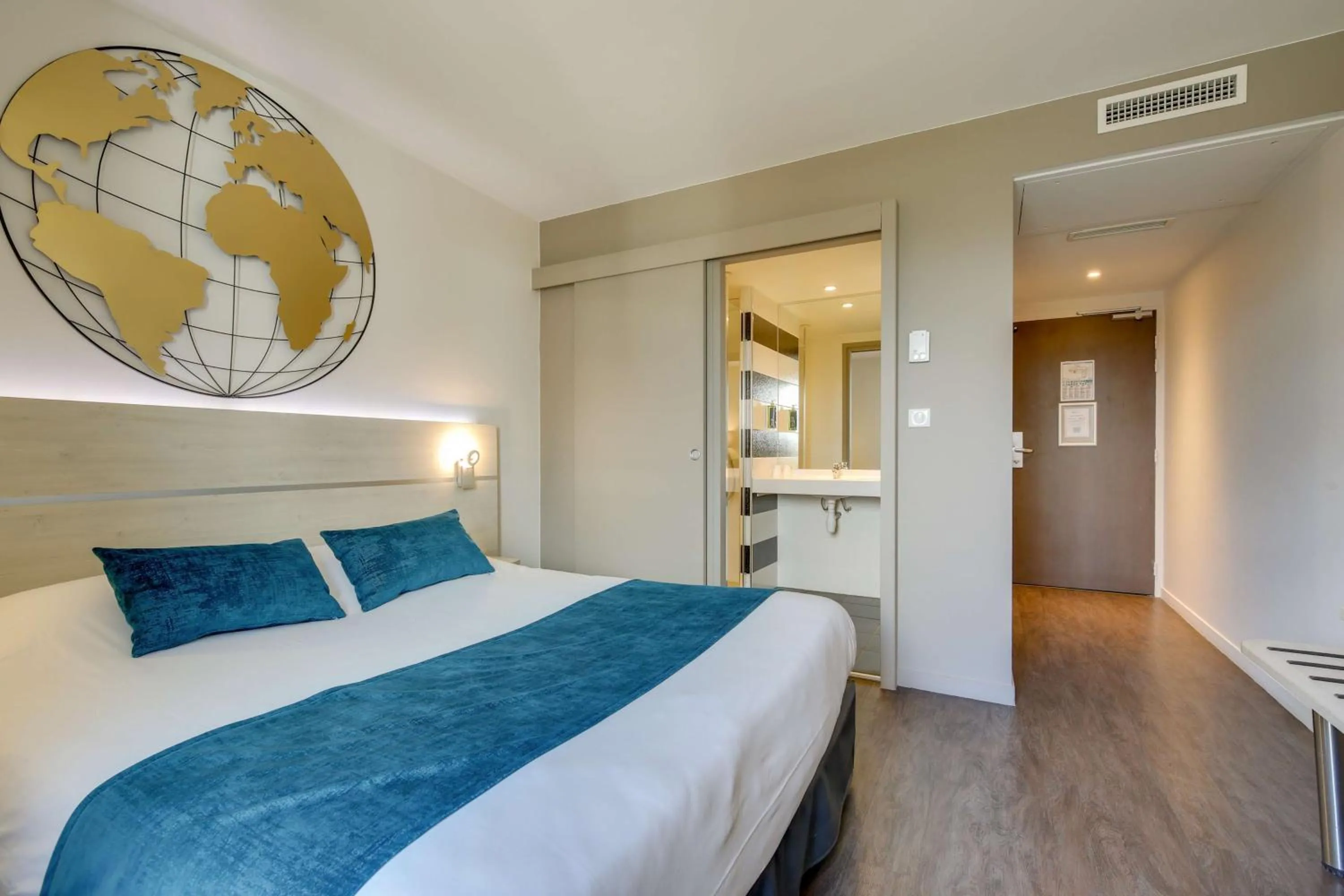 Bedroom, Bed in Brit Hotel Confort Saint-Dizier