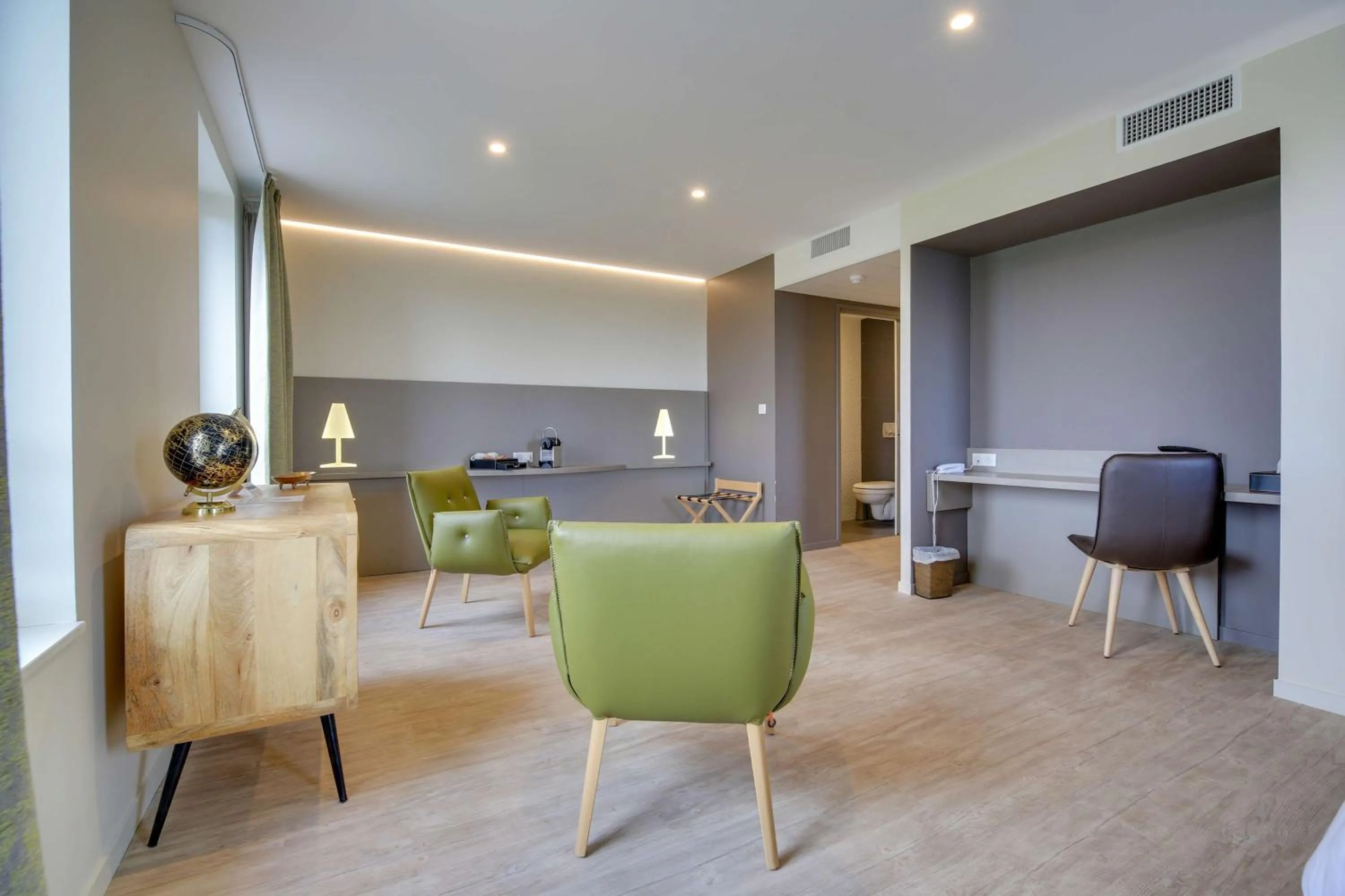 Photo of the whole room in Brit Hotel Confort Saint-Dizier