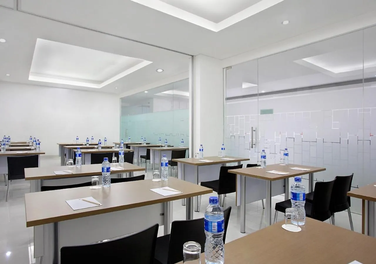Meeting/conference room in Amaris Hotel Juanda