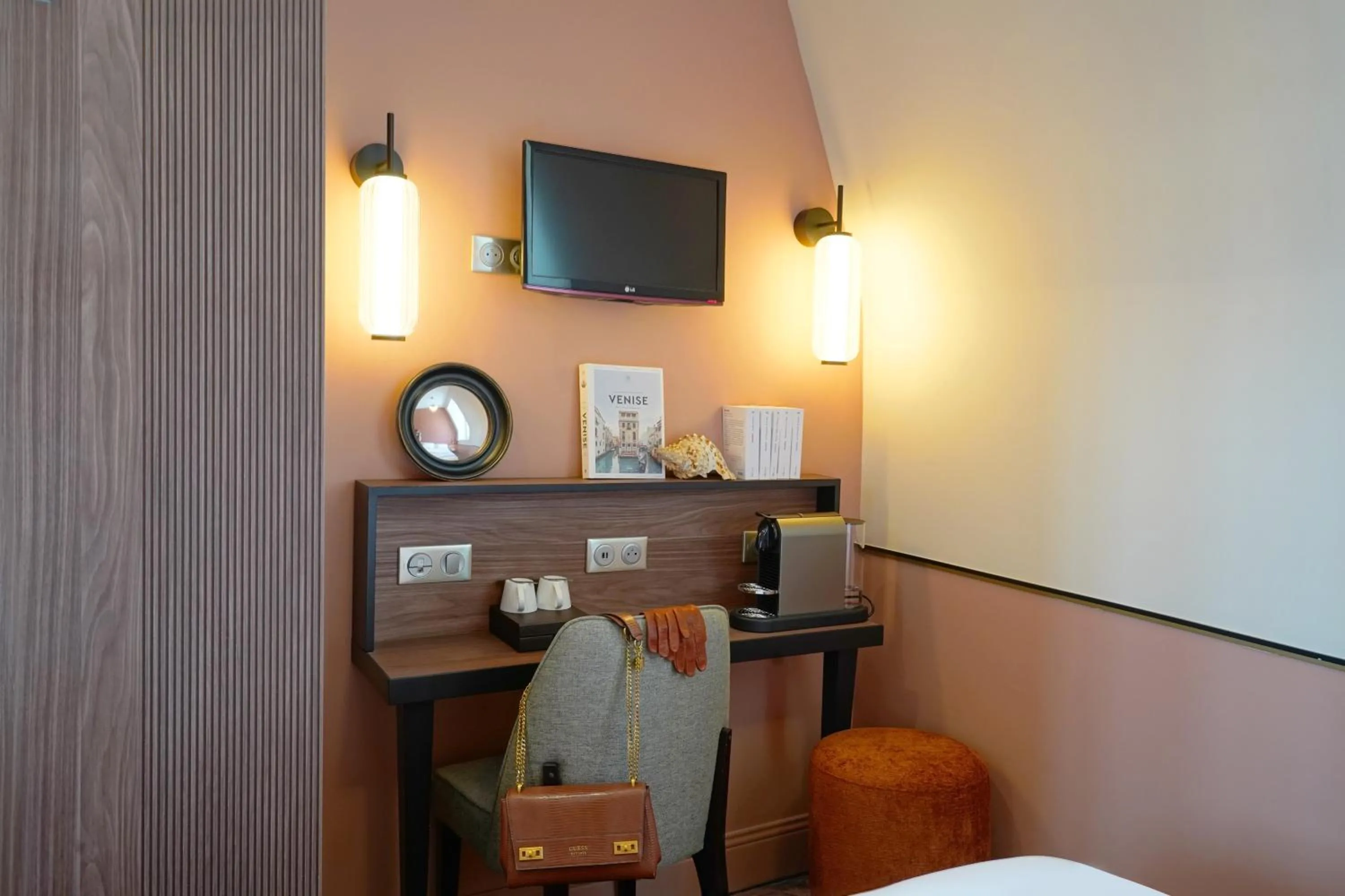 Bed in Hotel Des Prélats