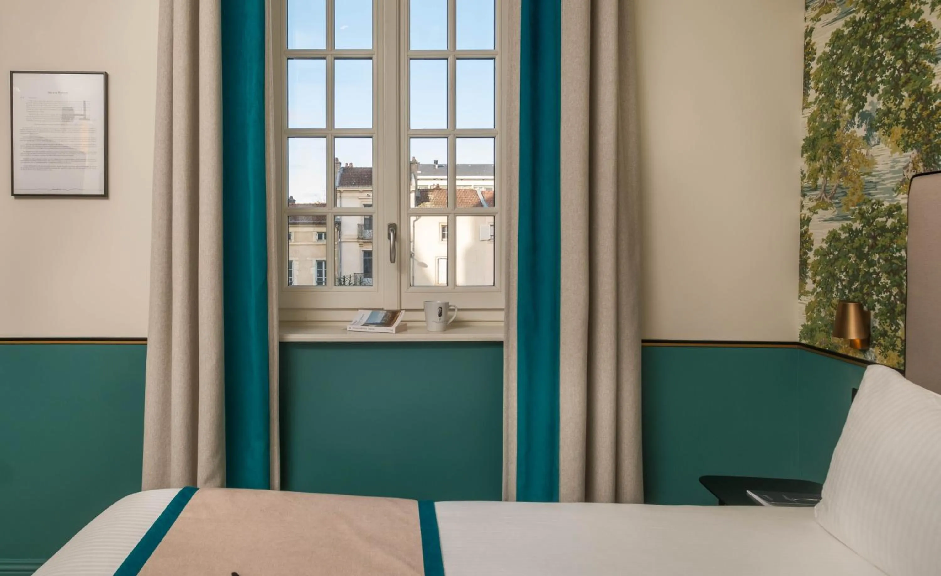 Bedroom, Bed in Hôtel Littéraire Stendhal et Spa