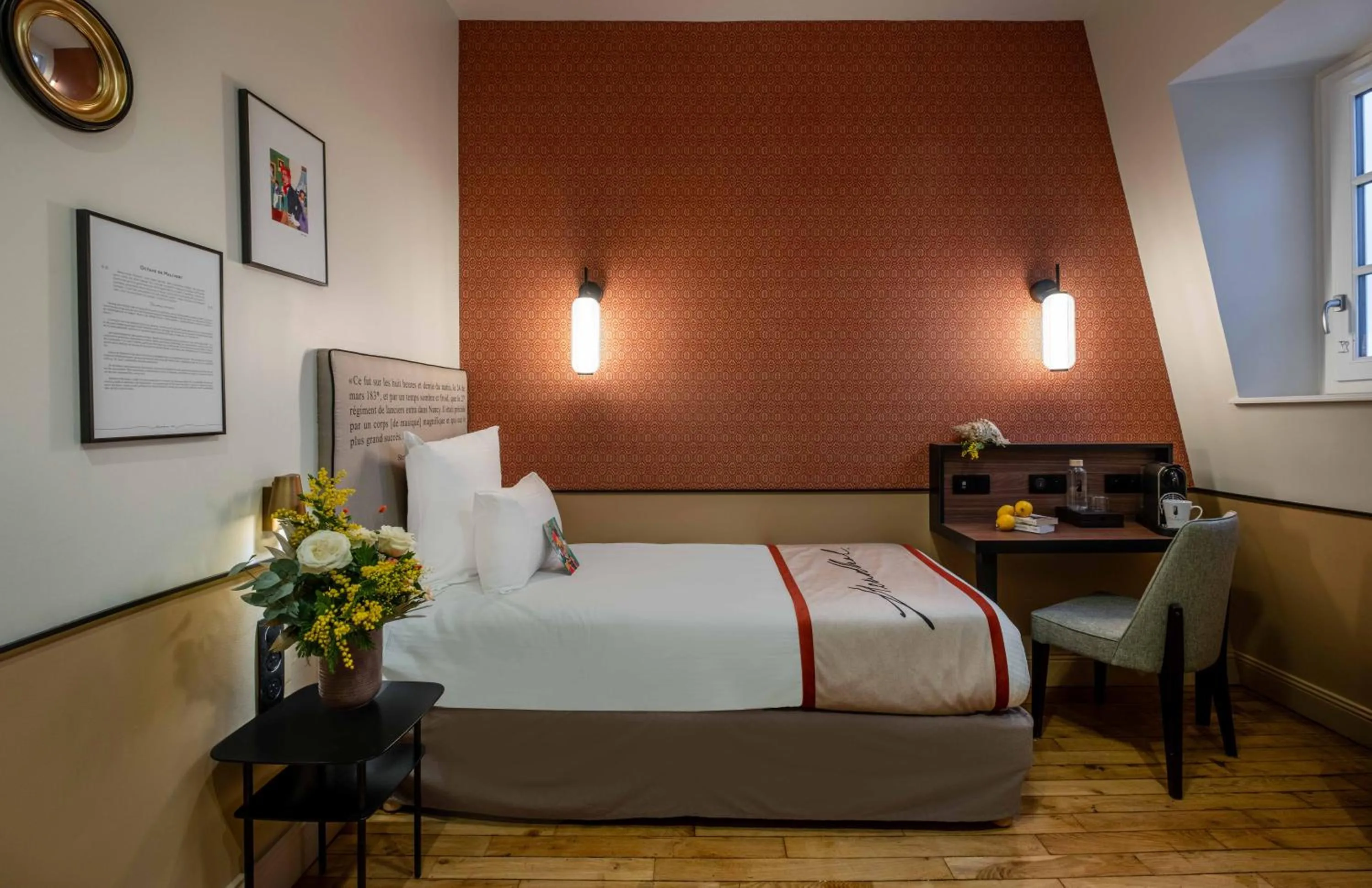 Bedroom, Bed in Hôtel Littéraire Stendhal et Spa