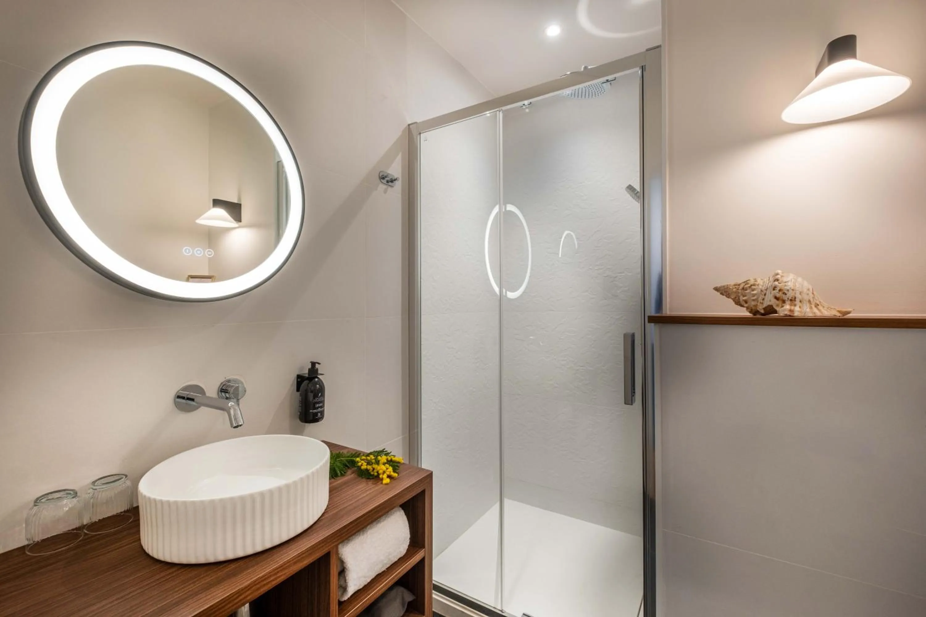 Bathroom in Hôtel Littéraire Stendhal et Spa