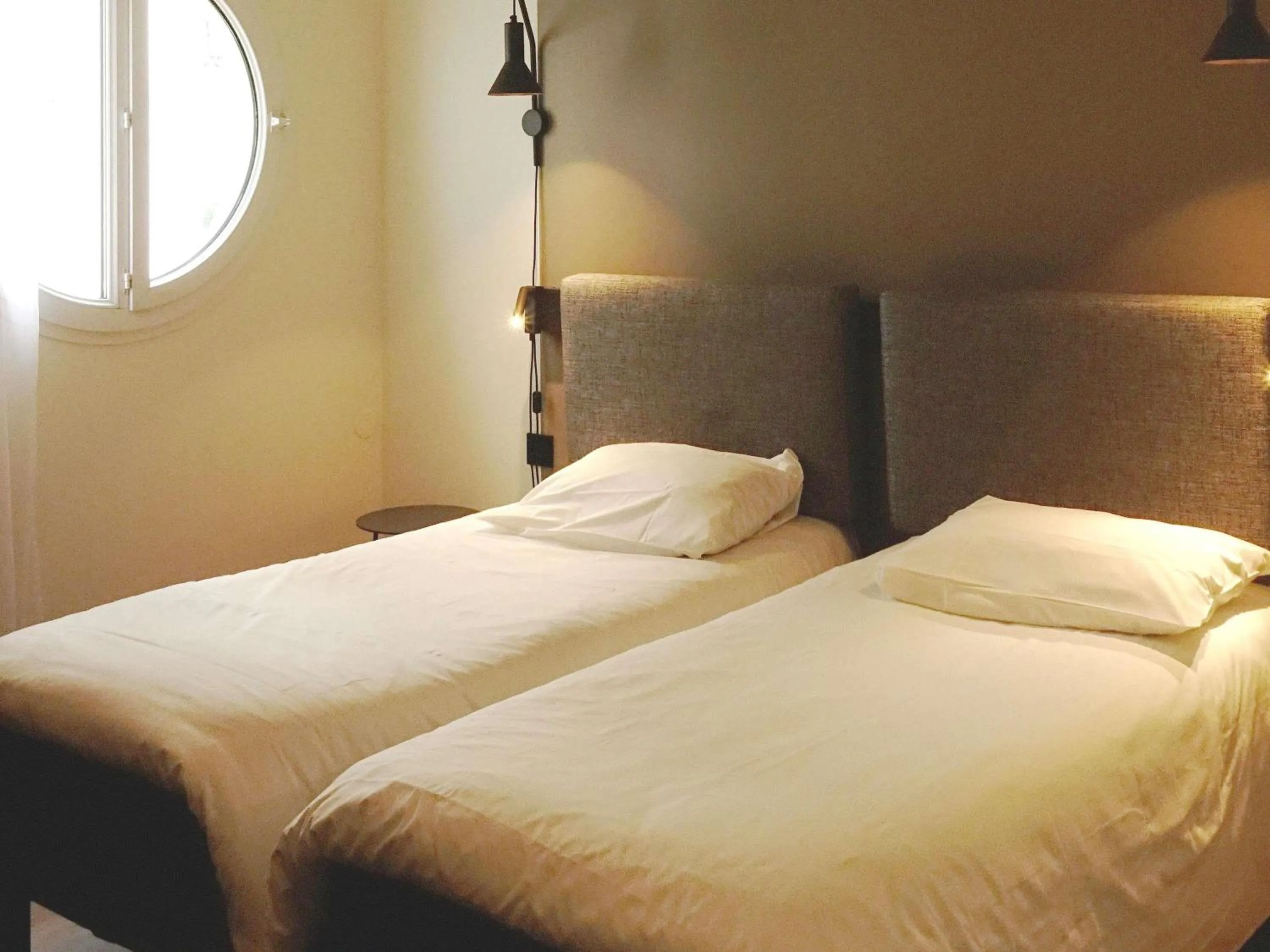 Bedroom, Bed in ibis Lille Centre Grand Place