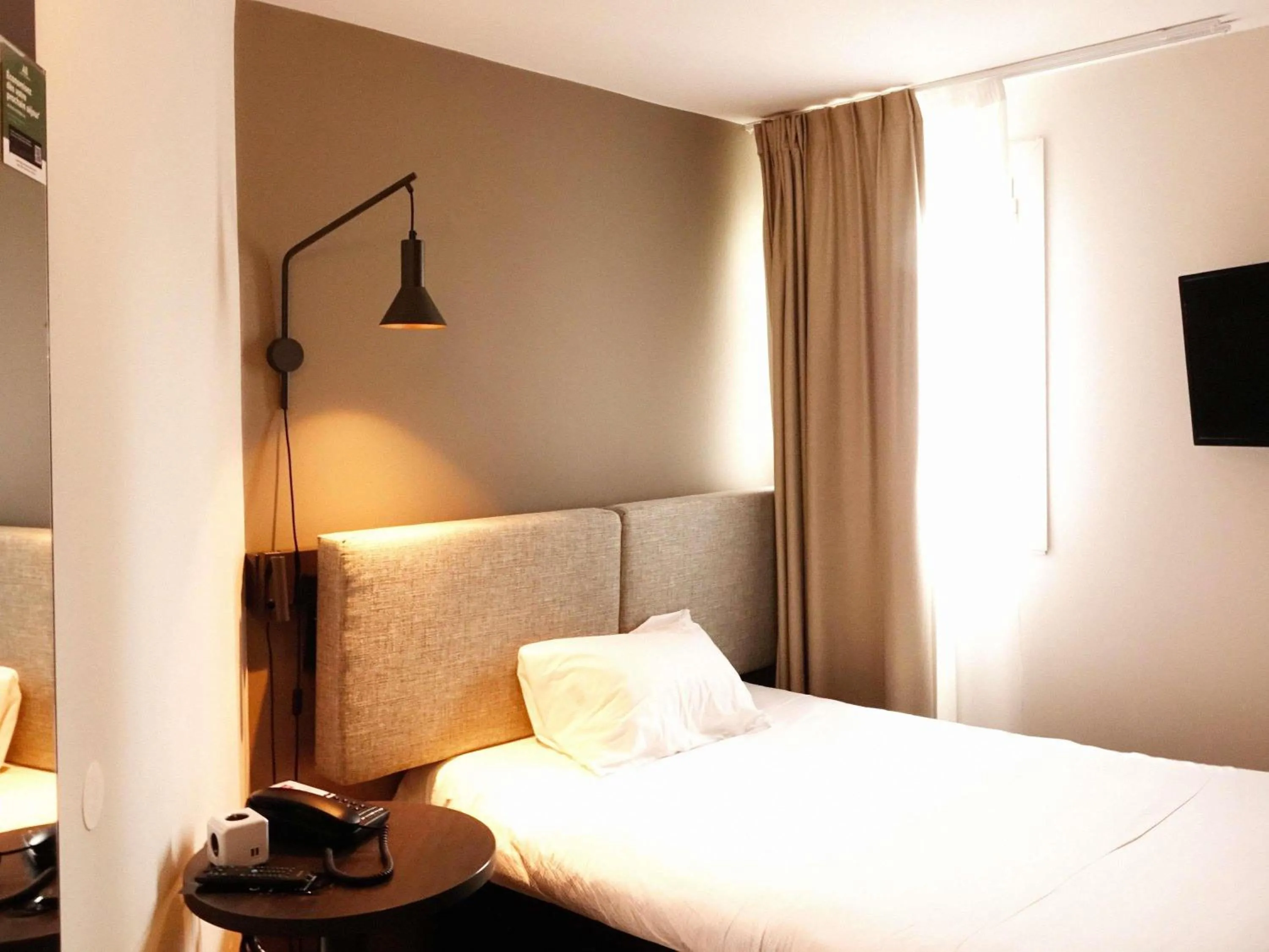 Bedroom, Bed in ibis Lille Centre Grand Place