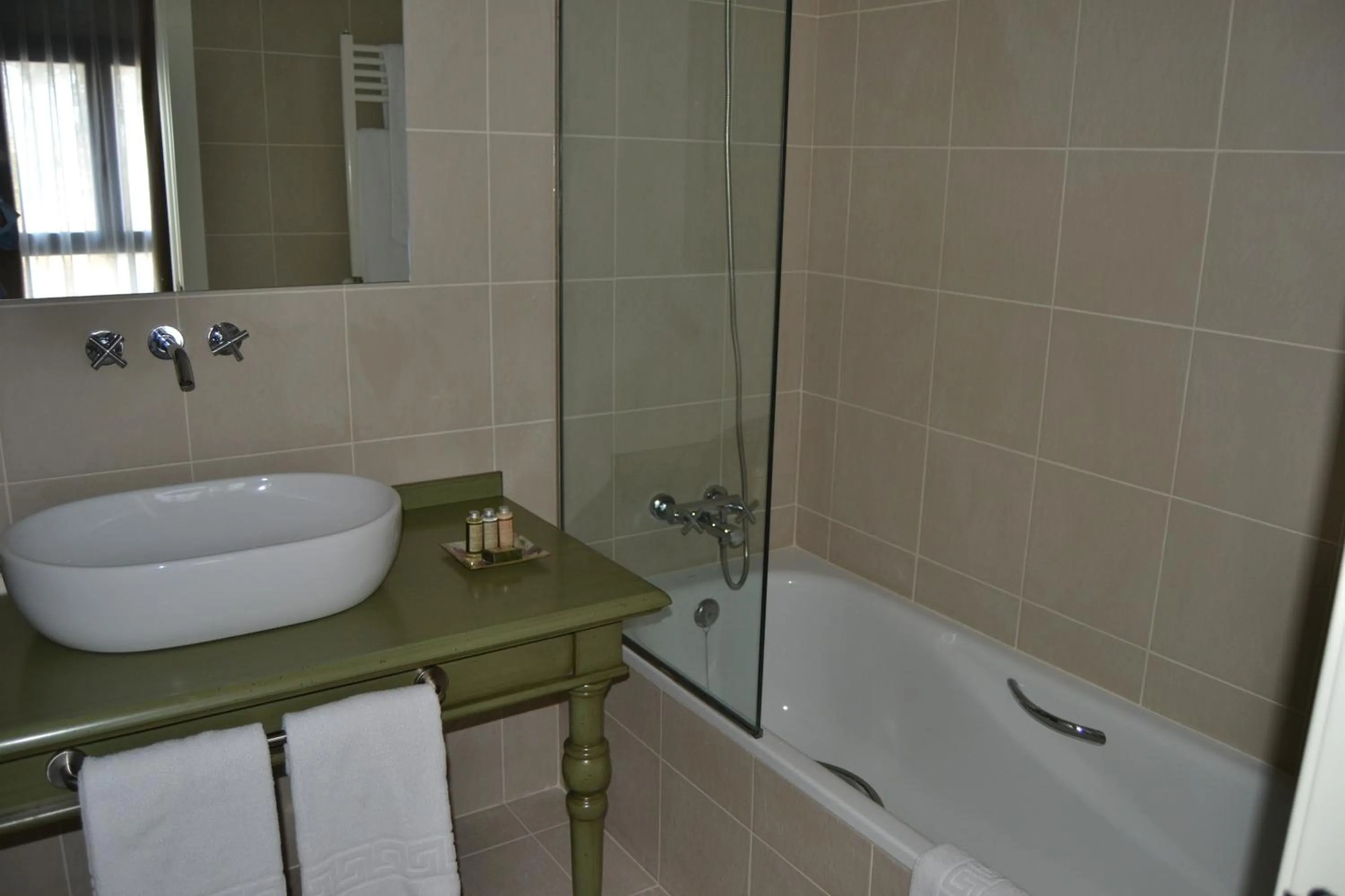 Shower in Hotel Villa Monter